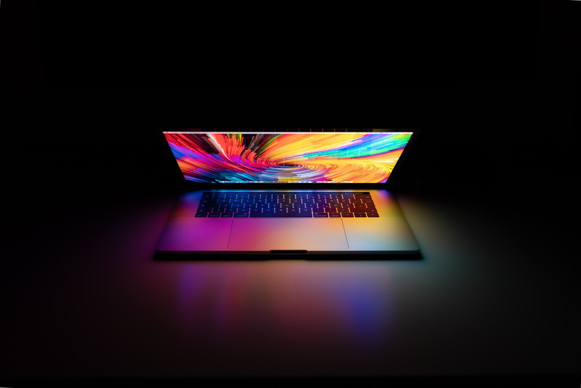 Avantajele unui laptop 2 în 1 - De ce să cumperi unul? - AlienStore