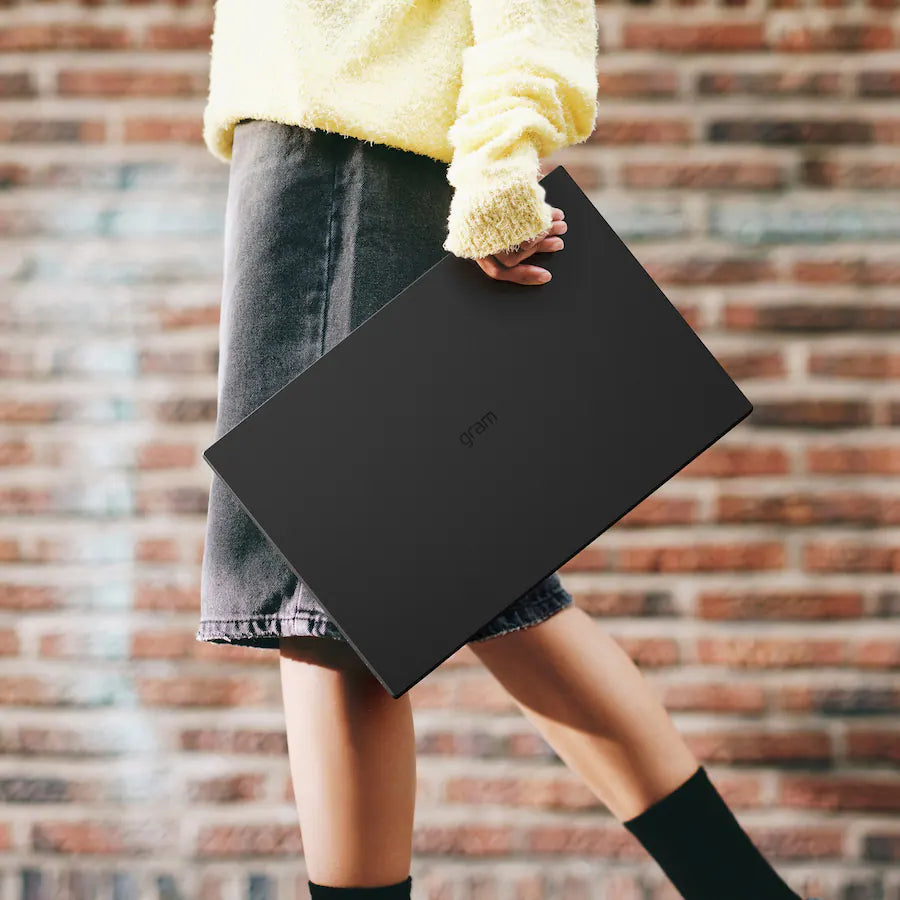 Laptop Ultrabook LG Gram 17" WQXGA Ultra 7 258V 32GB 1TB SSD Win11 Subtire si Usor 1.4KG 23.5H Autonomie