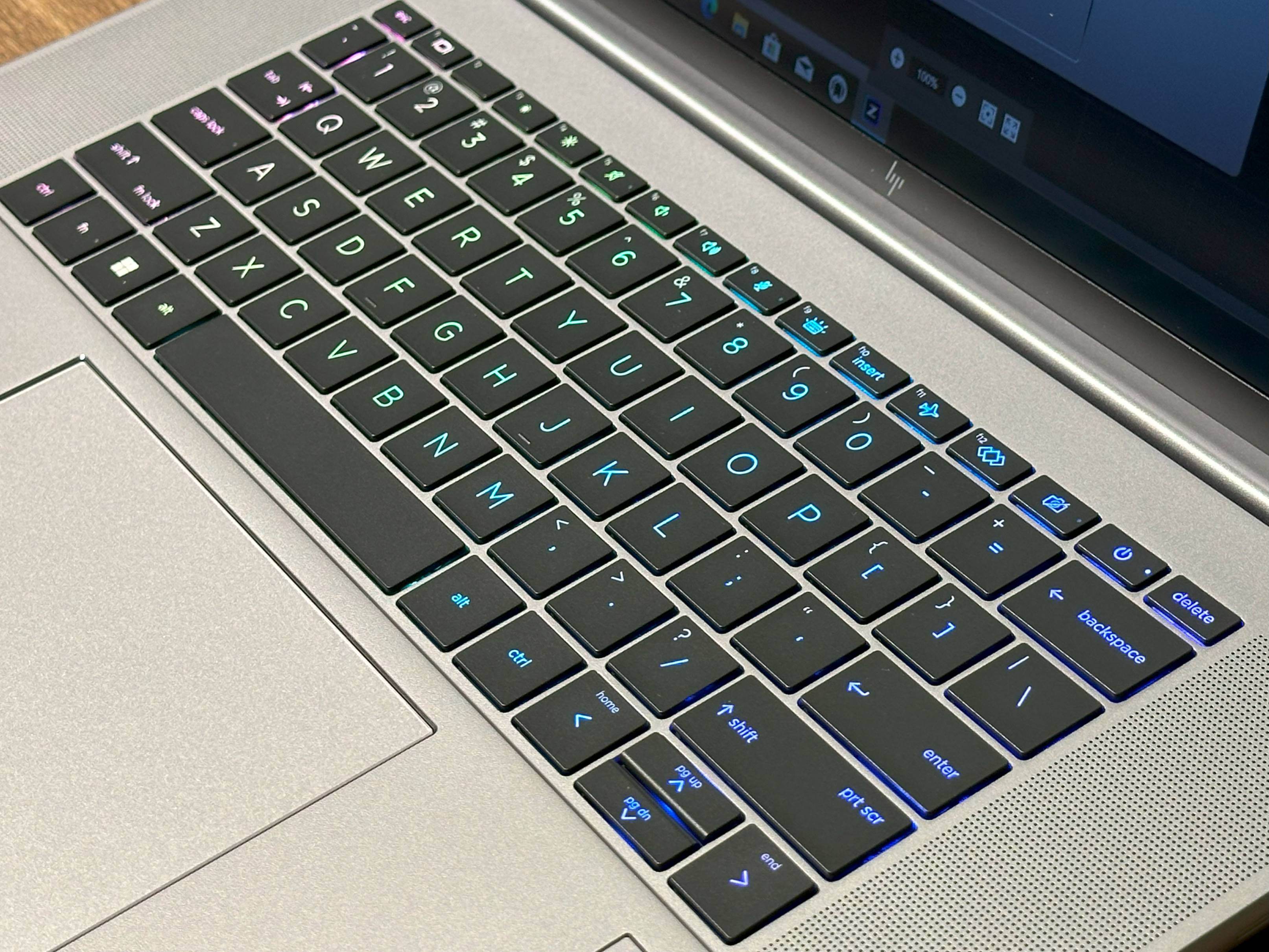 Laptop Workstation HP ZBook Studio 16 G9 UHD+ 120Hz i7-12800H 32GB RAM Nvidia RTX 3070Ti 8GB 1TB SSD - AlienStore