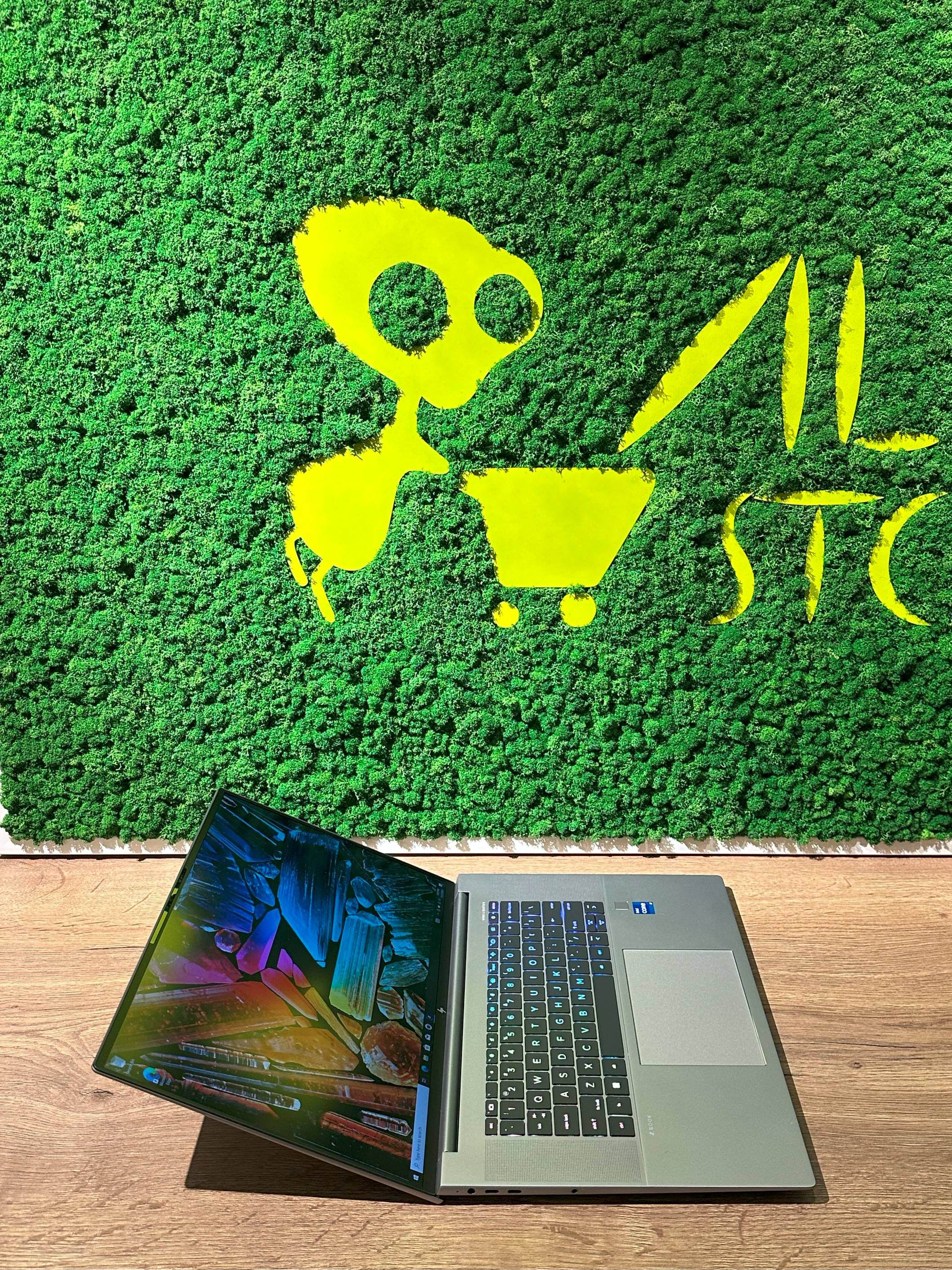 Laptop Workstation HP ZBook Studio 16 G9 UHD+ 120Hz i7-12800H 32GB RAM Nvidia RTX 3070Ti 8GB 1TB SSD - AlienStore