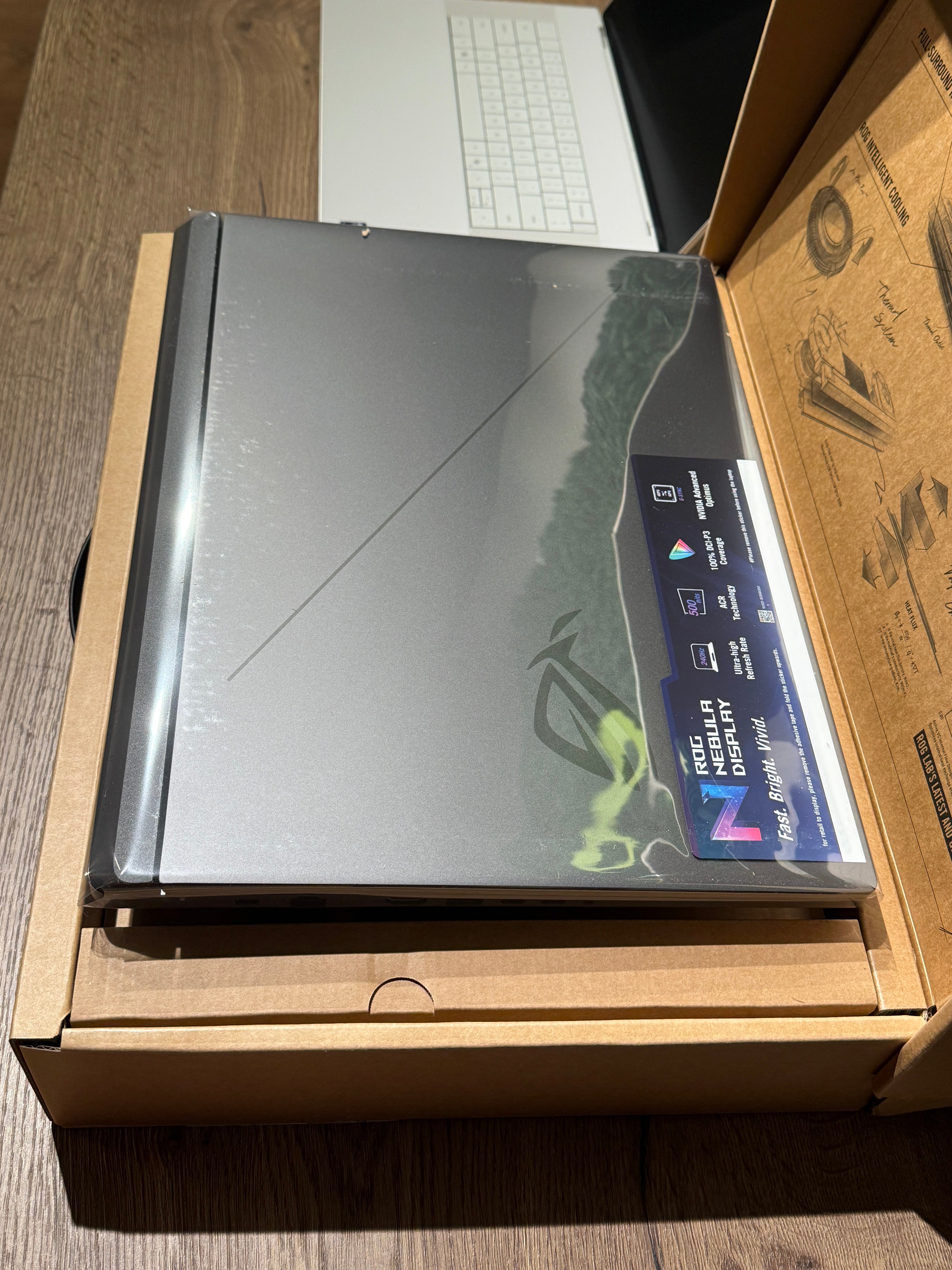 Laptop Gaming Asus ROG Strix G18 G815LR 18" QHD+ 240Hz Ultra 7 255HX 32GB GeForce RTX 5070 Ti 12GB 1TB