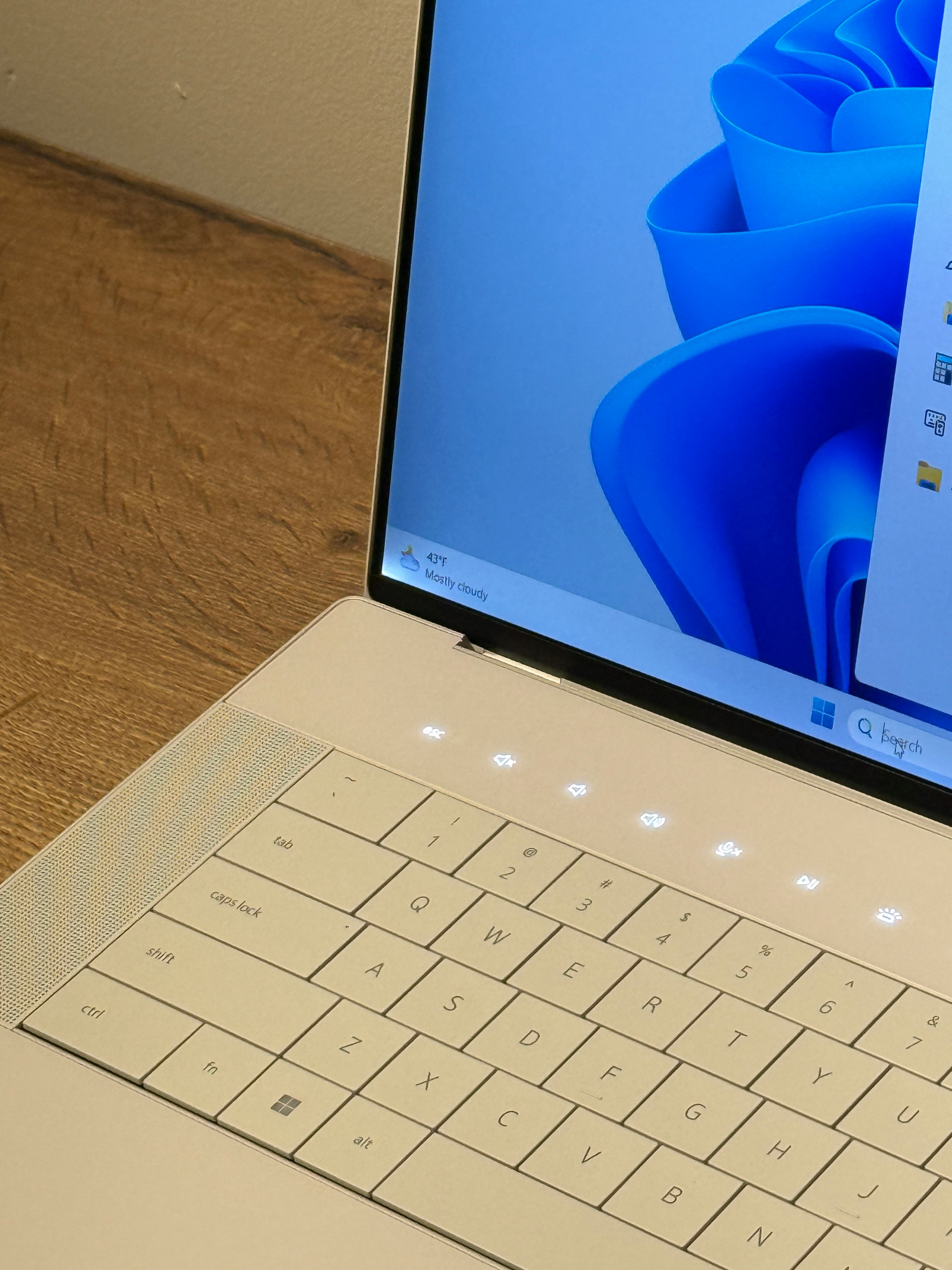 Laptop Ultrabook Dell XPS 16 9640 FHD+ 120Hz Intel Ultra 7 155H 16GB Ram 1TB SSD Win11 Platinum