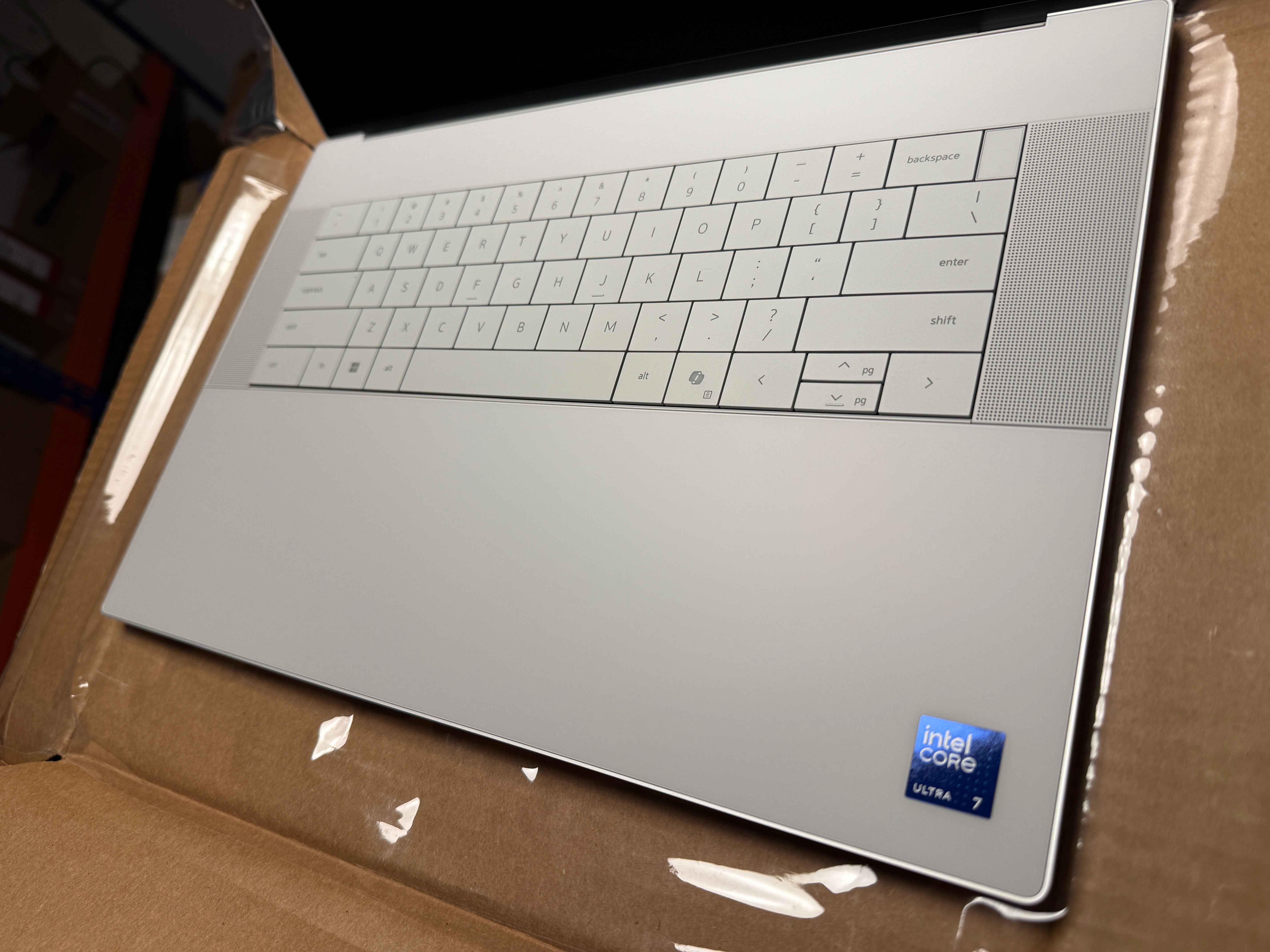 Laptop Ultrabook Dell XPS 16 9640 FHD+ 120Hz Intel Ultra 7 155H 16GB Ram 1TB SSD Win11 Platinum