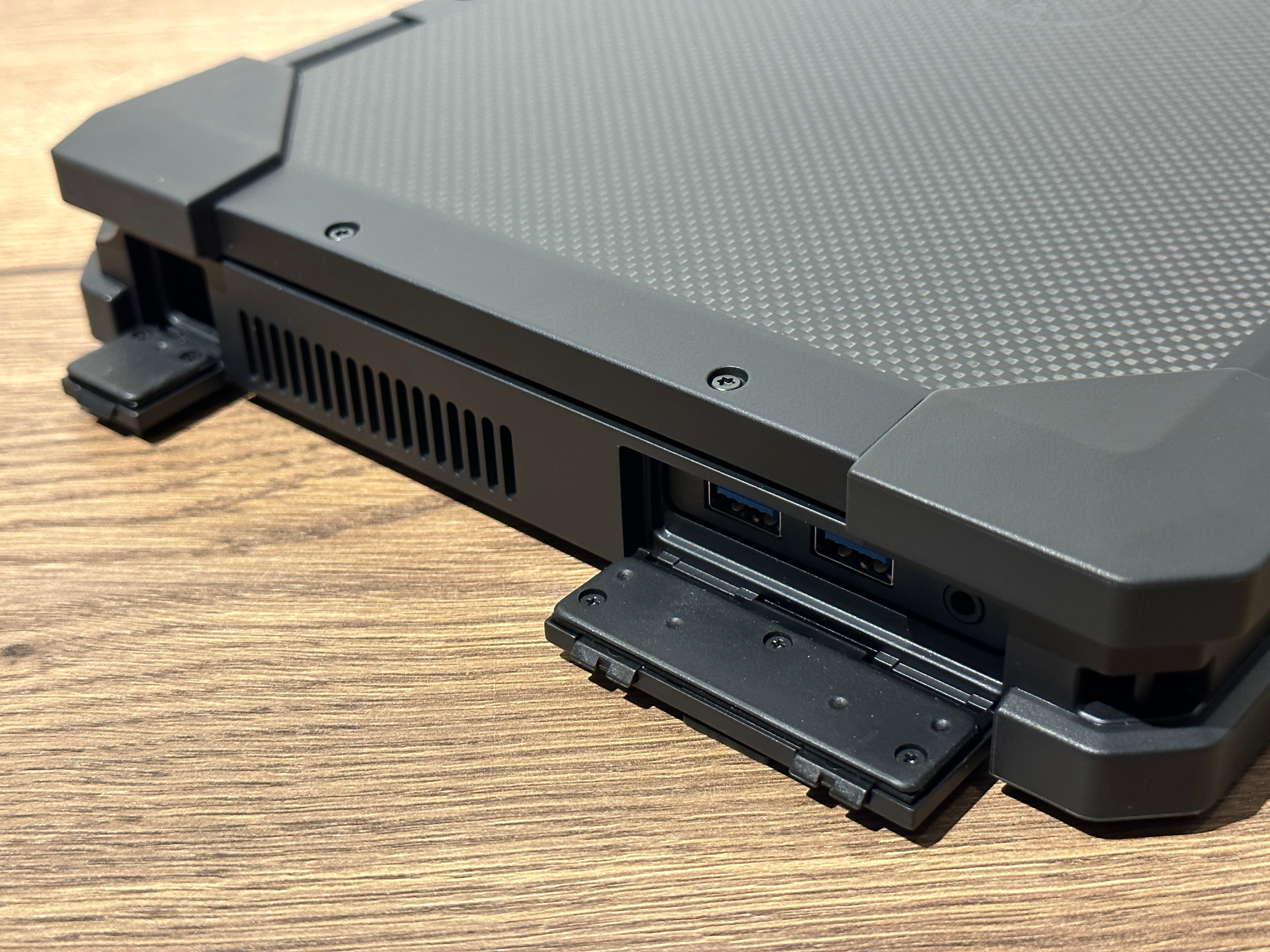 Laptop Dell Latitude 7330 Rugged Extreme 13.3" Touch 1400-nits i5-1145G7 16GB Ram 512GB Windows 11 | ALIENSTORE