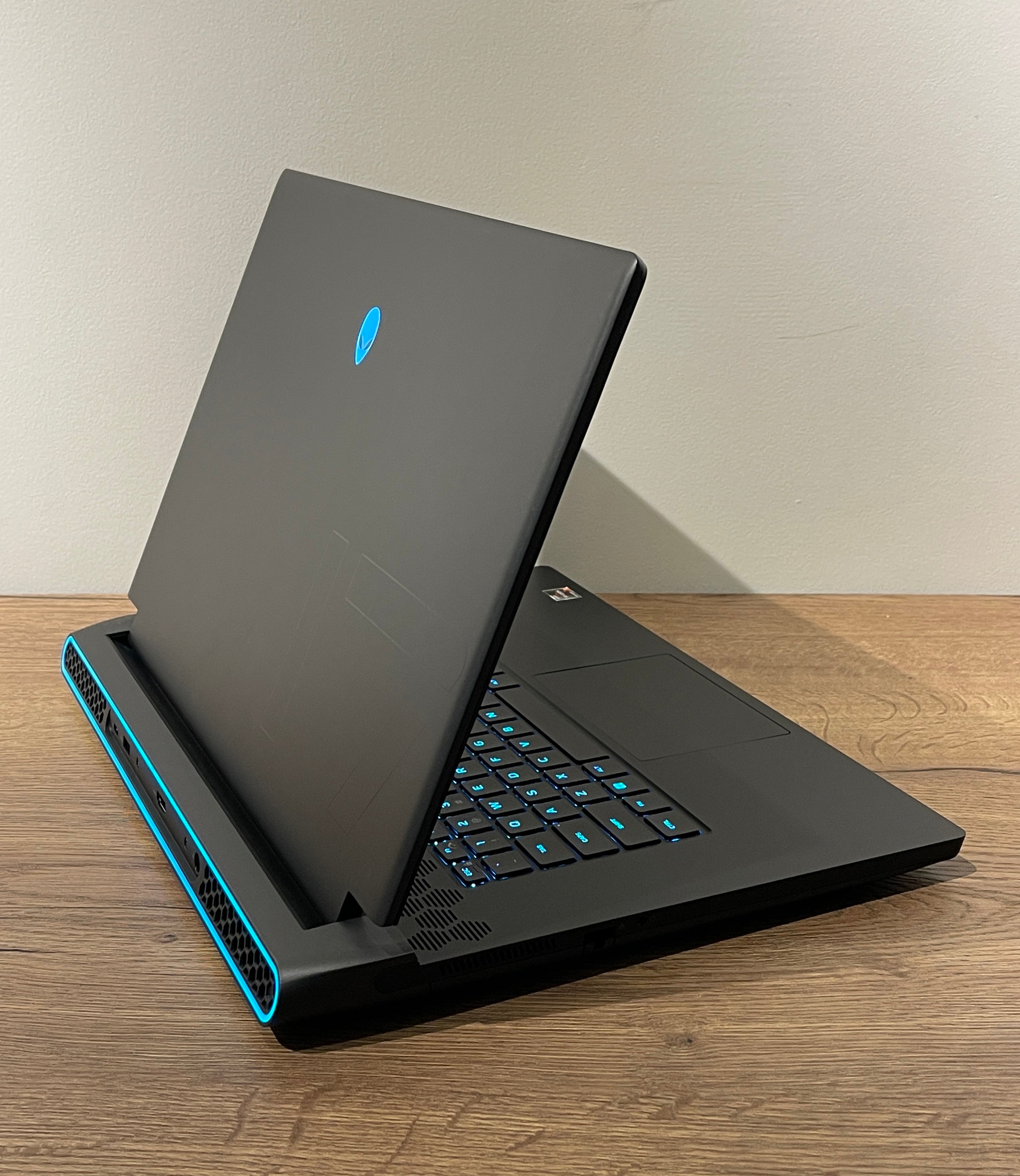 Laptop Gaming Dell ALIENWARE M17 R5 17.3" UHD 120HZ AMD Ryzen 9 6900HX 32GB Radeon 6850M XT 12GB 2TB | ALIENSTORE