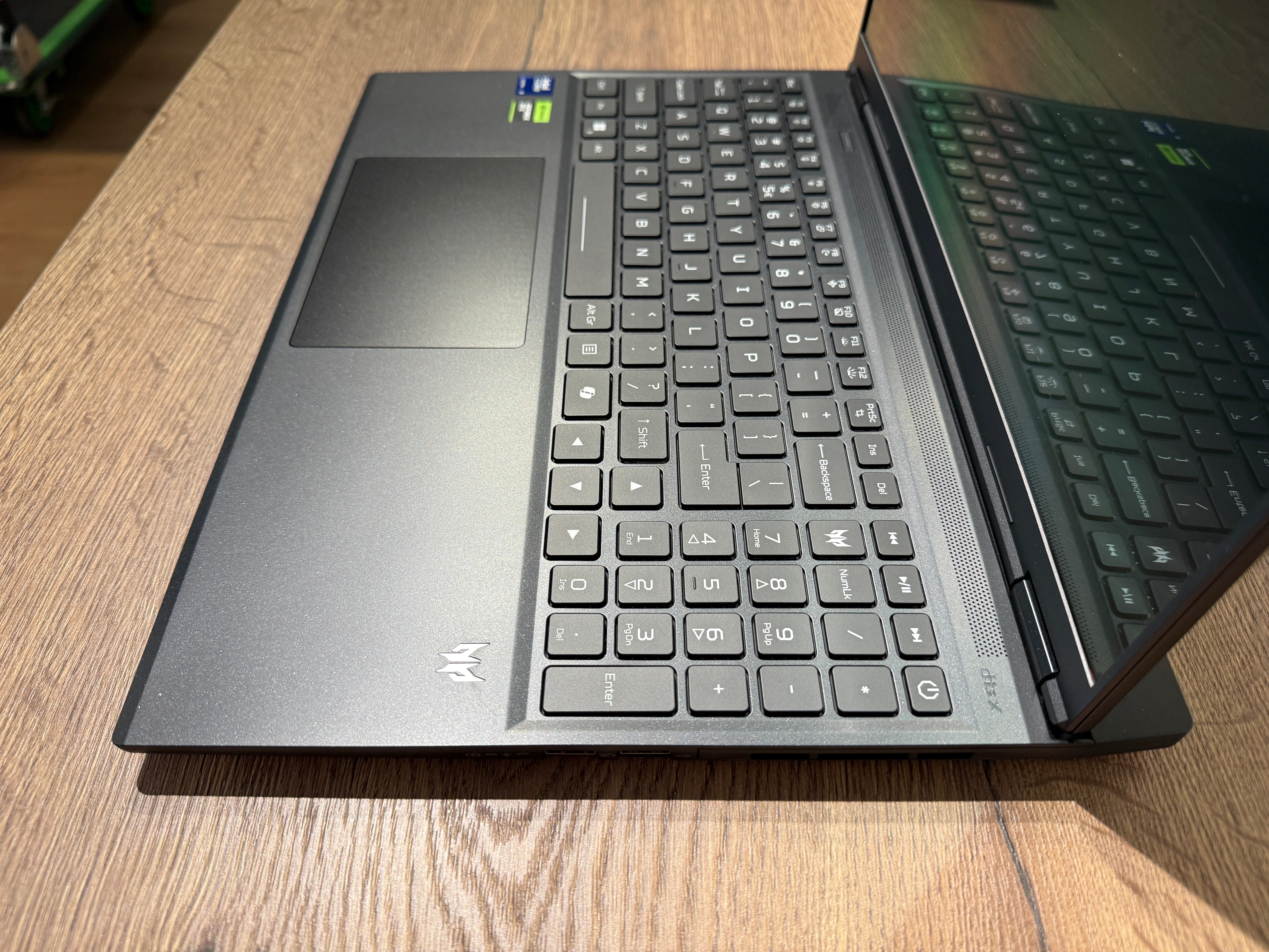 Laptop Gaming Acer Predator Helios Neo 16S AI OLED 240Hz Ultra 9 275HX 32GB NVIDIA RTX 5070 Ti 1TB