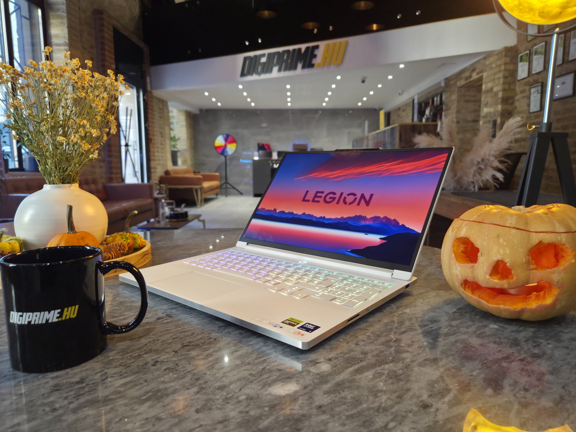 Laptop Gaming Lenovo Legion 7 16IAX10 16" OLED 240Hz Ultra 9 275HX 32GB Nvidia RTX 5070 2TB SSD ALB