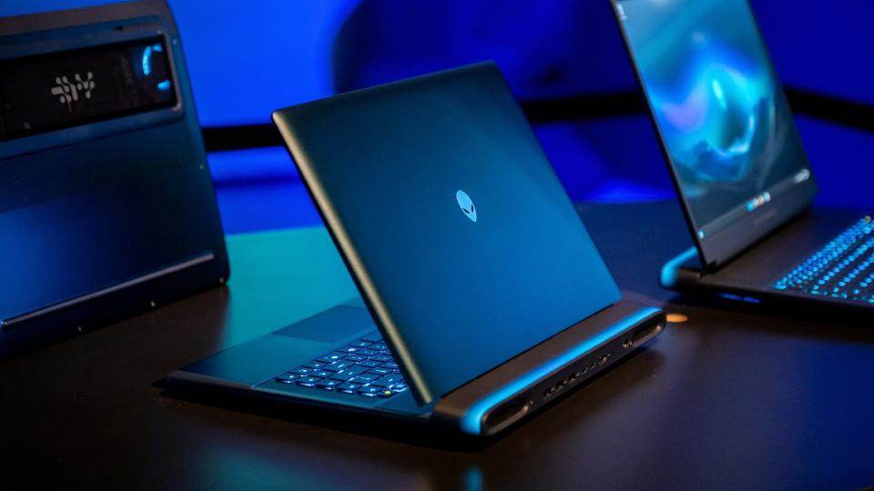 Laptop Gaming Dell Alienware 18 Area-51 QHD+ 300Hz Ultra 9 275HX 64GB Ram NVIDIA RTX 5080 16GB 2TB - AlienStore