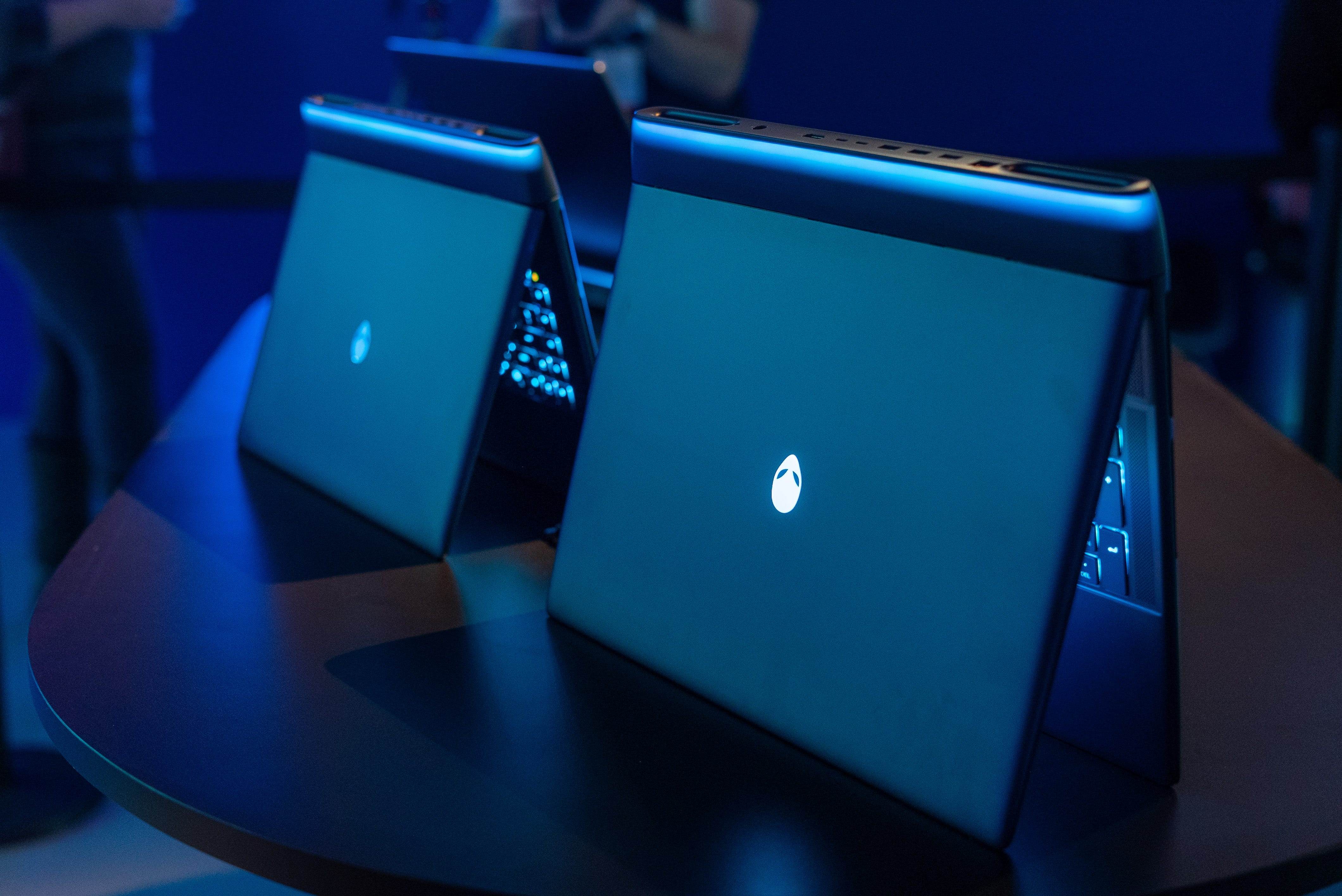 Laptop Gaming Dell Alienware 18 Area-51 QHD+ 300Hz Ultra 9 275HX 64GB Ram NVIDIA RTX 5080 16GB 2TB - AlienStore