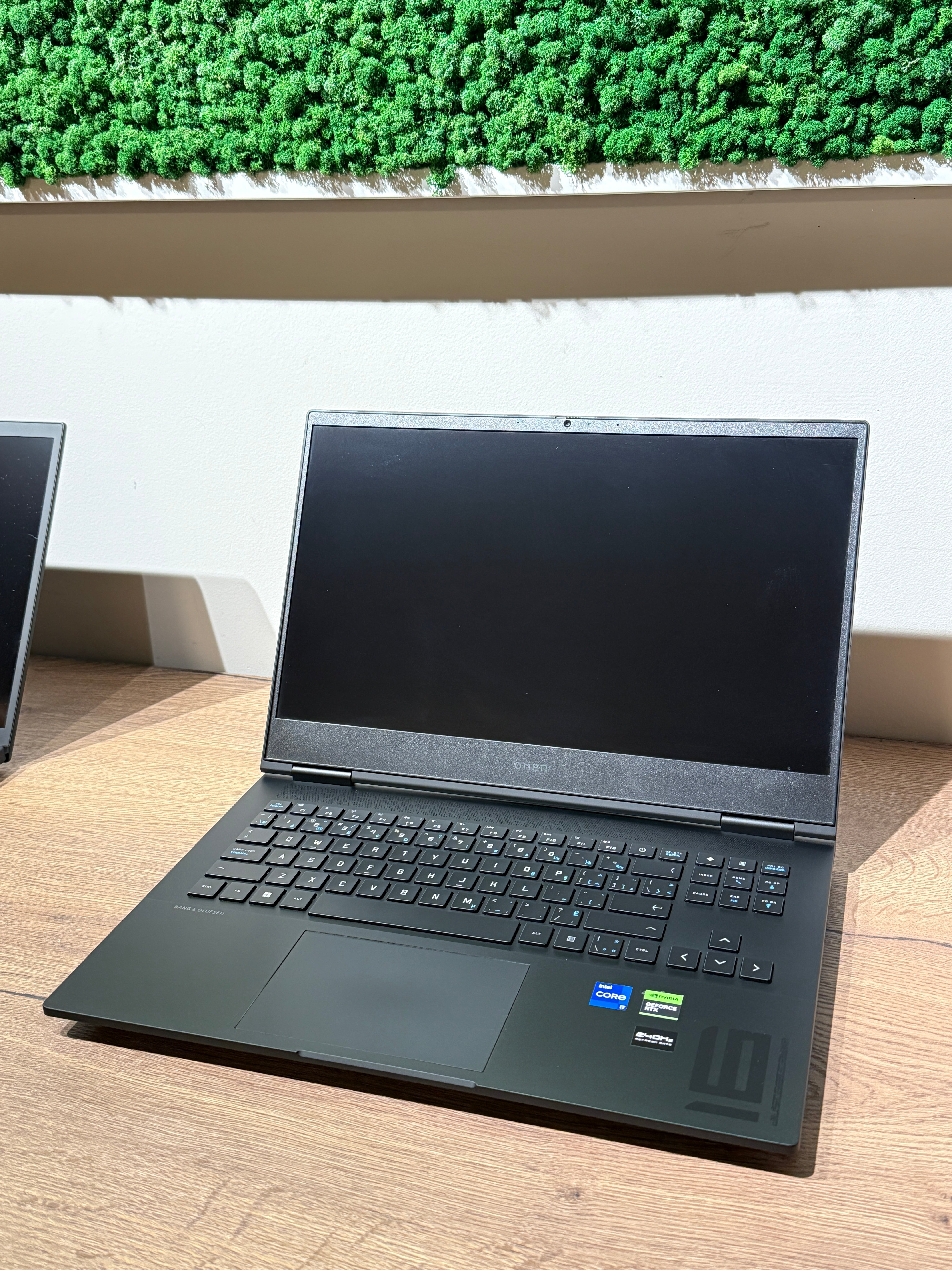 Laptop Gaming HP OMEN 16 QHD 240Hz i7-13700HX 32GB Ram Nvidia RTX 4080 12GB 1TB SSD Windows 11