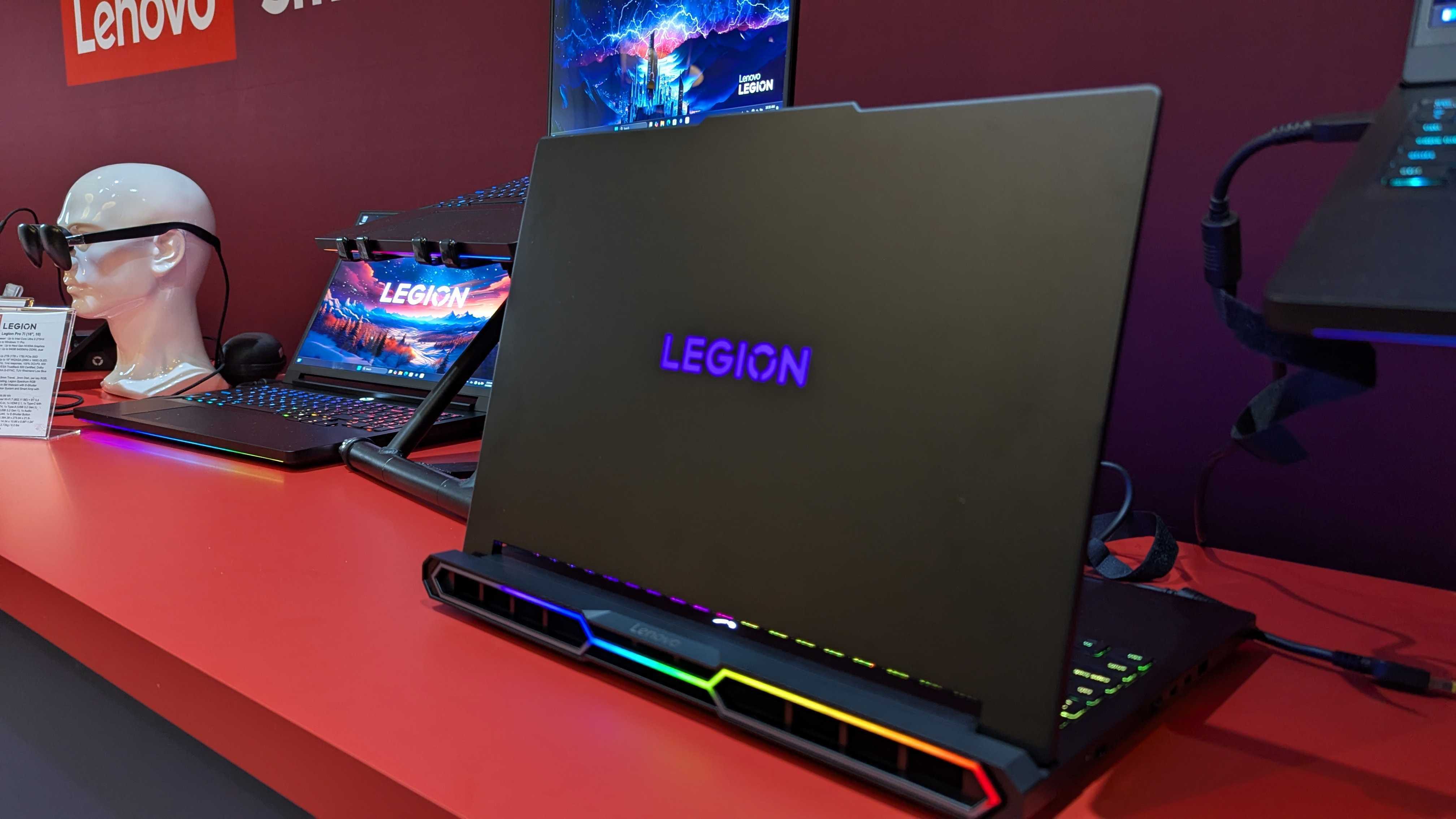 Laptop Gaming Lenovo Legion Pro 7 16AFR10H 16" OLED AMD Ryzen 9 9955HX3D 64GB Nvidia RTX 5080 16GB 1TB