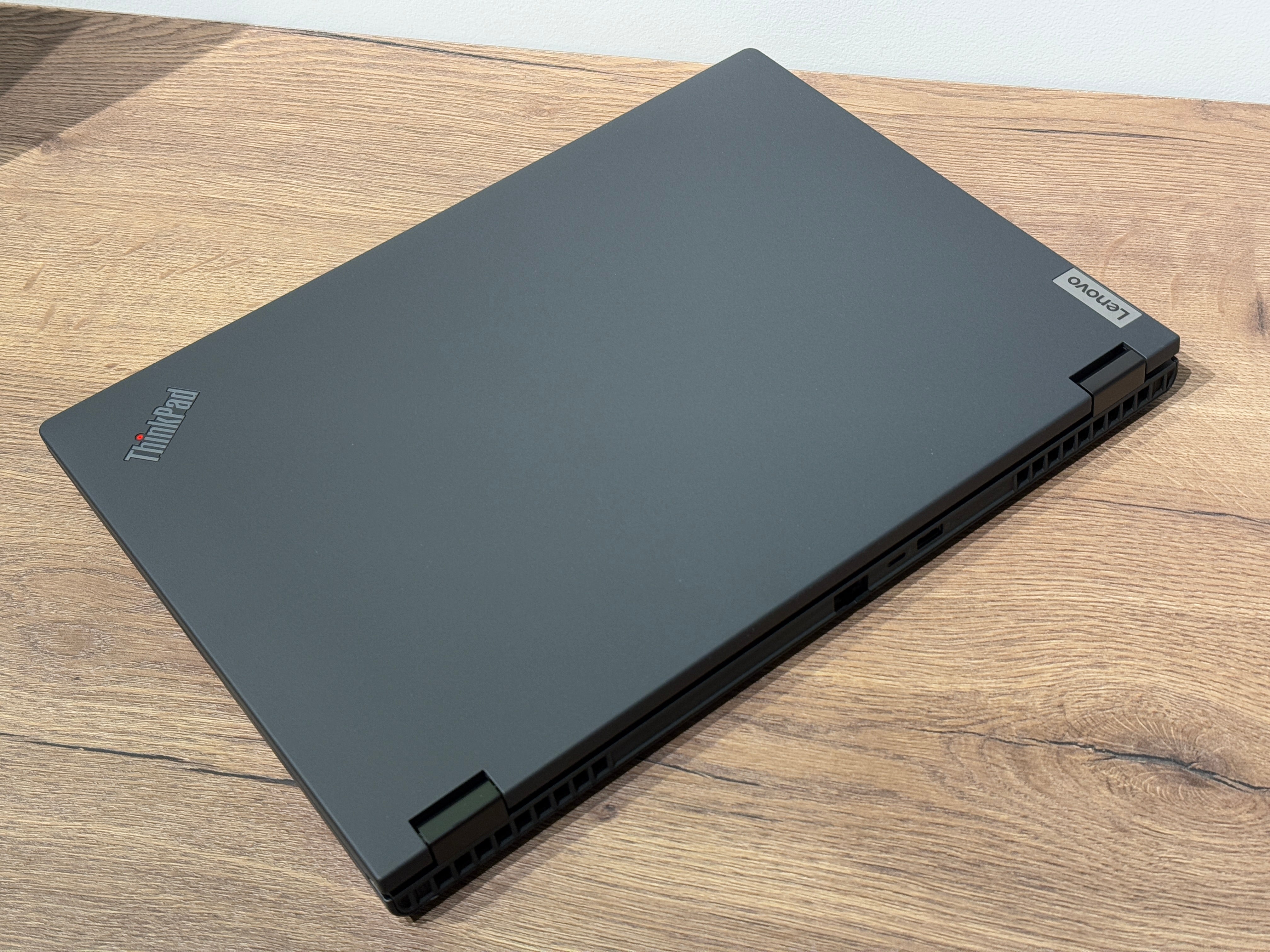 Laptop Lenovo ThinkPad P16v Gen2 Ultra 7 64GB Ram RTX 2000 AlienStore