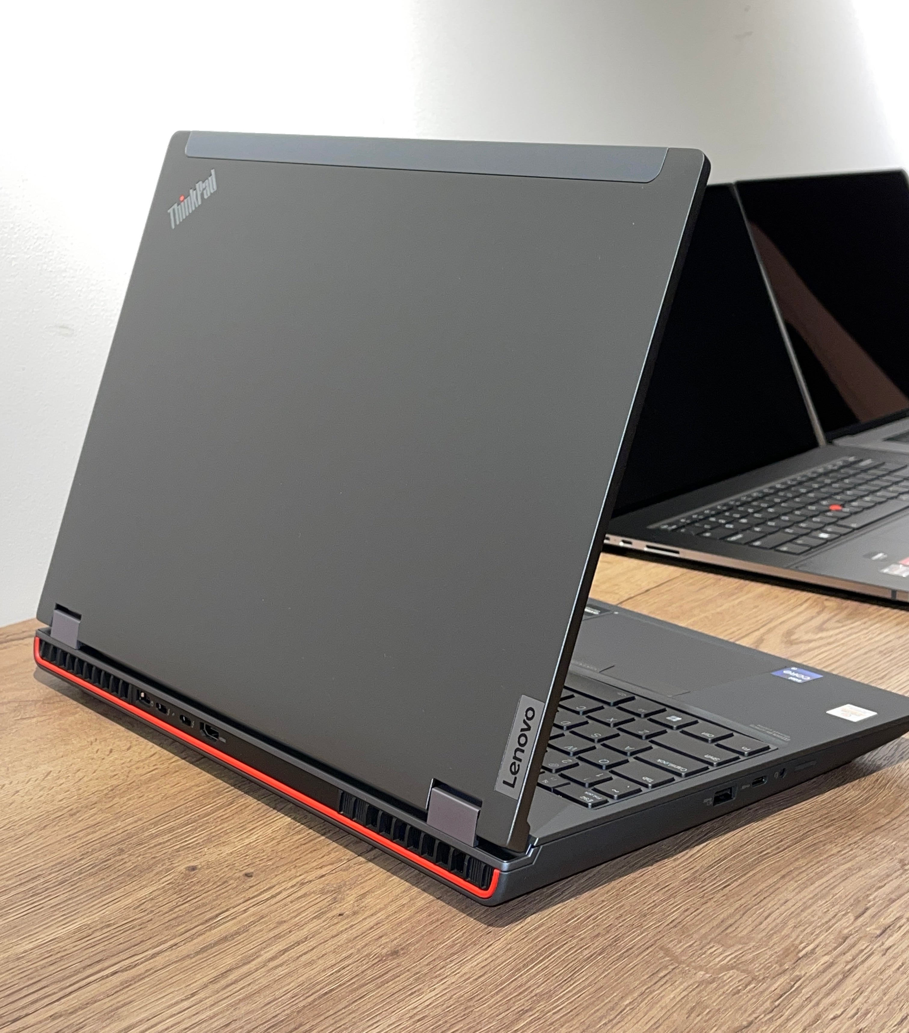 Laptop Lenovo ThinkPad P16 Gen2 Workstation OLED Touch i9-13950HX 128GB Ram Nvidia RTX 5000 16GB 4TB