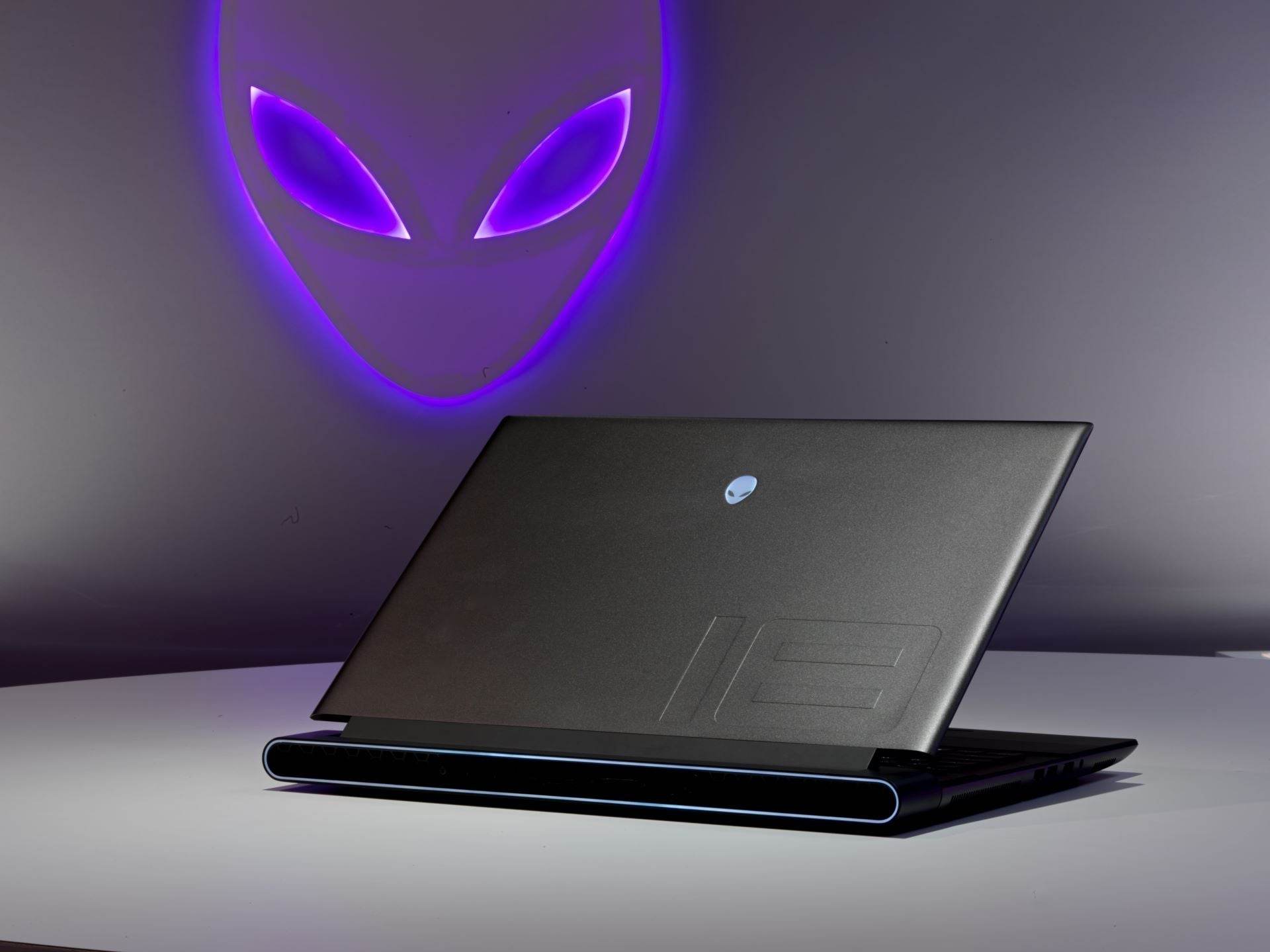 Laptop Gaming Dell Alienware M18 FHD 480Hz i9-13980HX 64GB Ram NVIDIA RTX 4090 16GB 2TB SSD Win11 - AlienStore