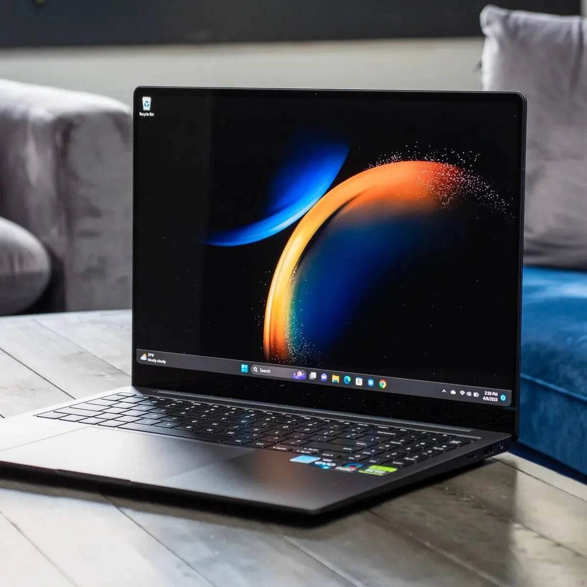 Laptop Samsung Galaxy Book 3 Ultra 16 OLED 3K 120Hz i7-13700H 16GB Ram NVIDIA RTX 4050 6GB 1TB Win11 - AlienStore