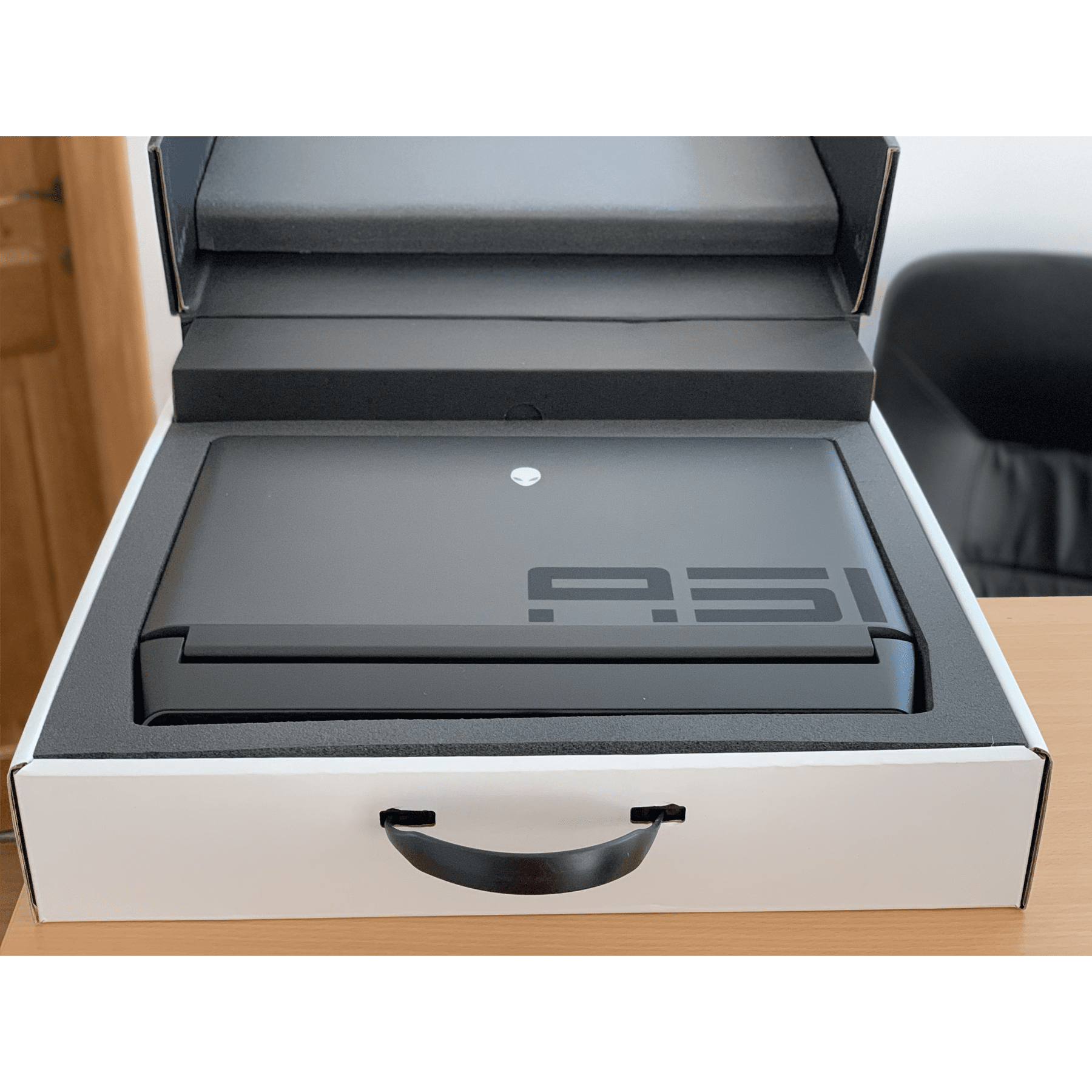 Laptop Gaming Alienware Area 51m 17.3" 144Hz i9-9900K 8-Core 32GB Ram Nvidia RTX 2080 8GB 512GB (Raid 0) + 1TB