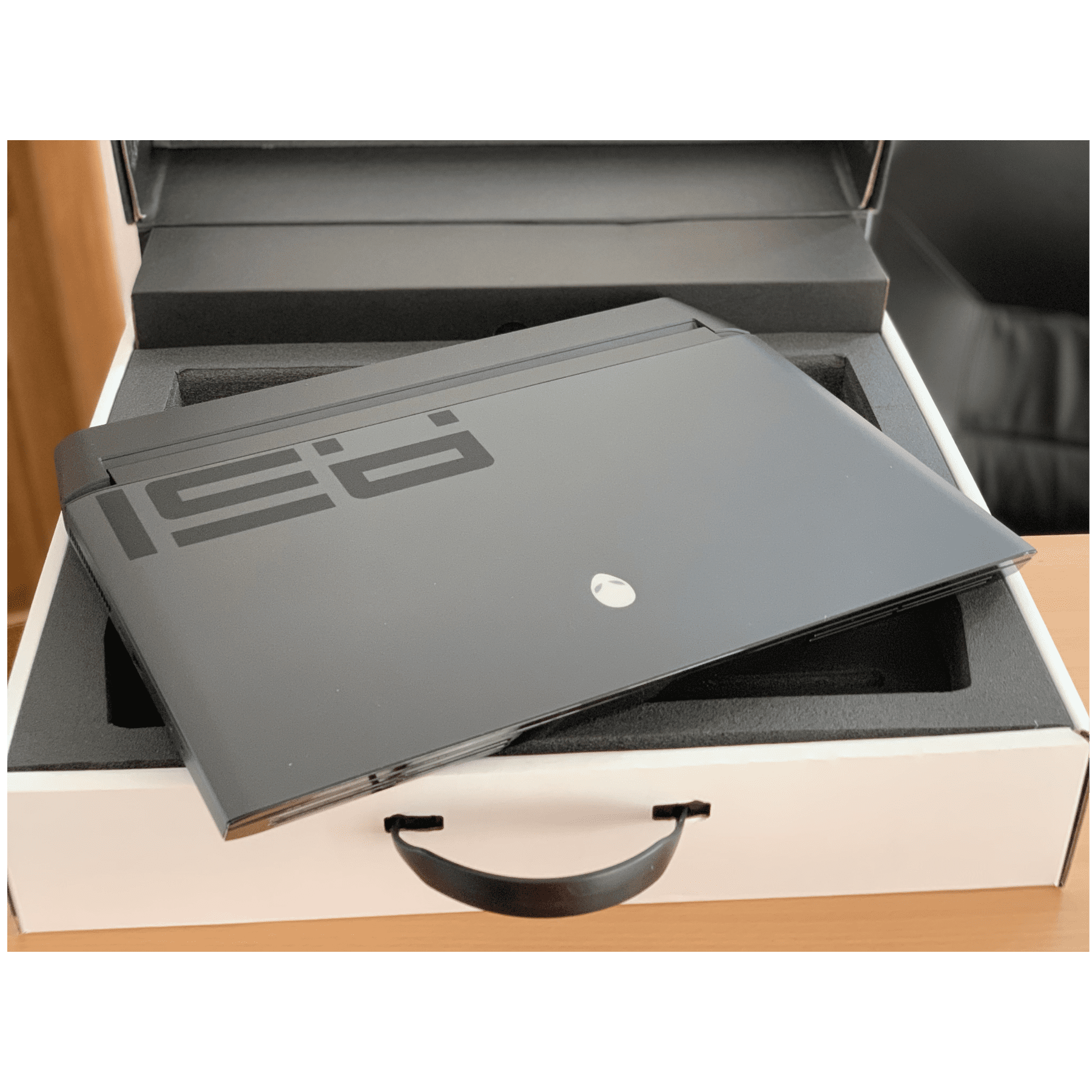 Laptop Gaming Alienware Area 51m 17.3" 144Hz i9-9900K 8-Core 32GB Ram Nvidia RTX 2080 8GB 512GB (Raid 0) + 1TB