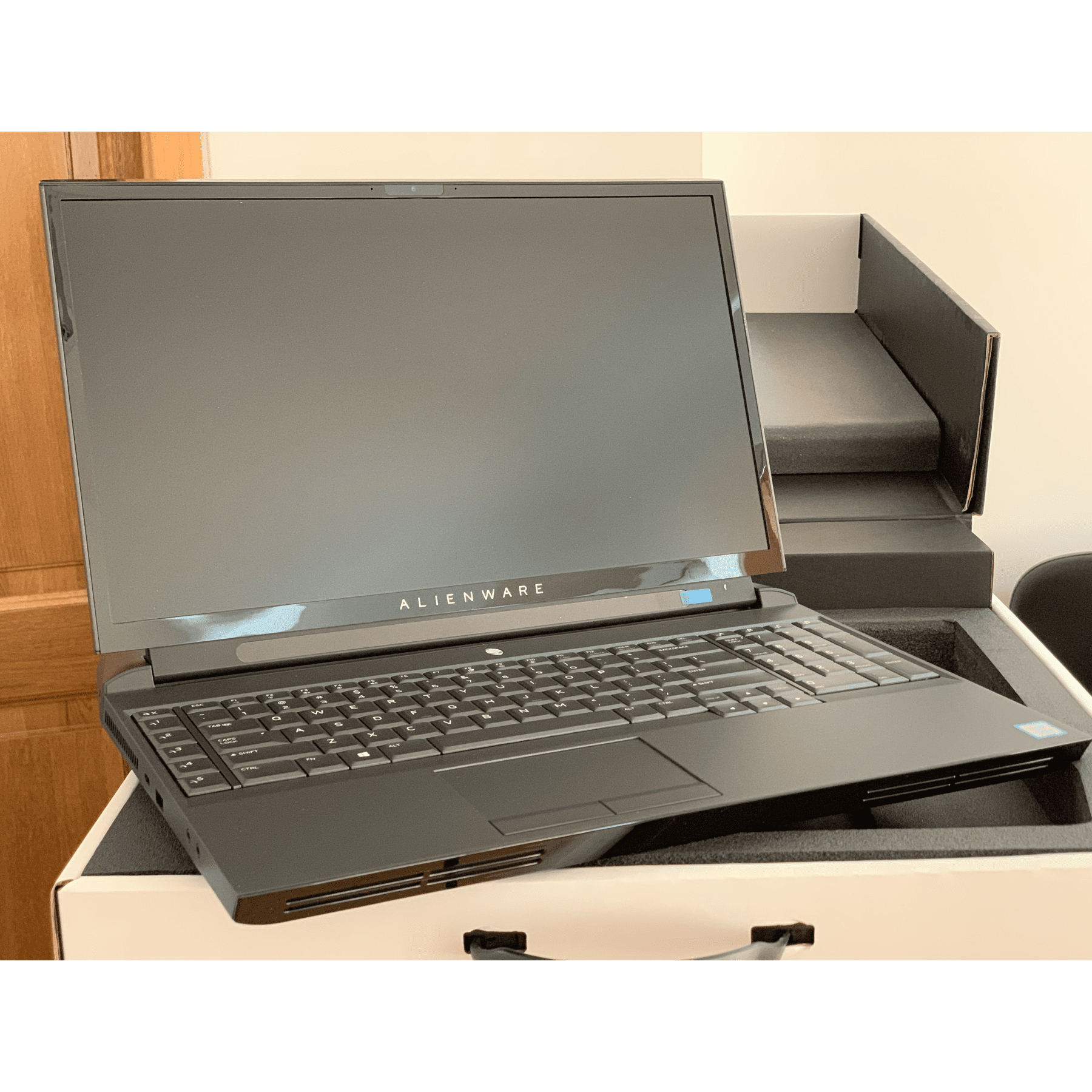 Laptop Gaming Alienware Area 51m 17.3" 144Hz i9-9900K 8-Core 32GB Ram Nvidia RTX 2080 8GB 2x 512GB (Raid 0) + 1TB
