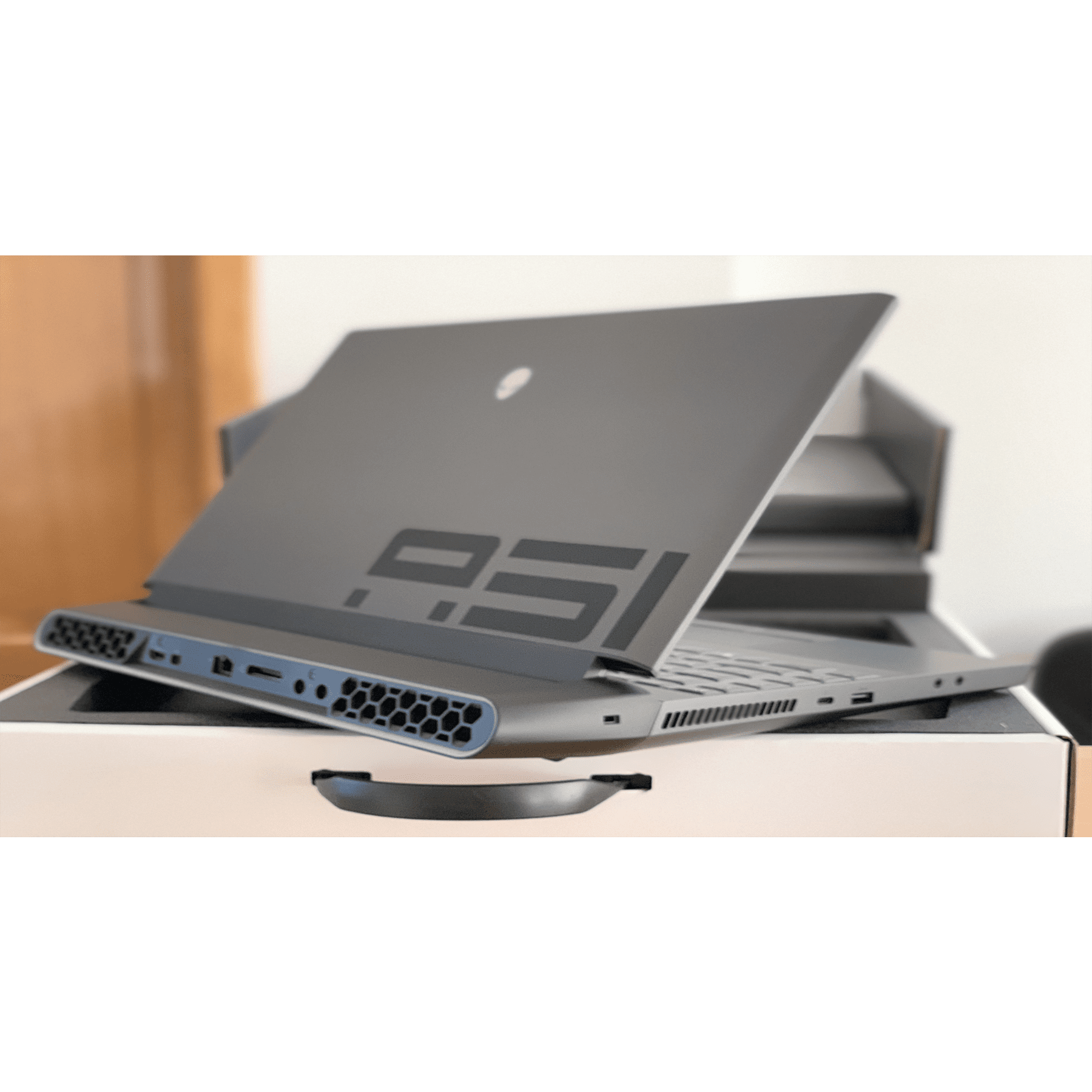 Laptop Gaming Alienware Area 51m 17.3" 144Hz i9-9900K 8-Core 32GB Ram Nvidia RTX 2080 8GB 2x 512GB (Raid 0) + 1TB