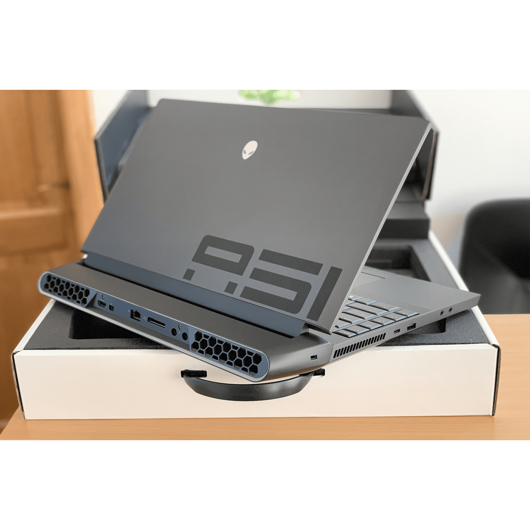 Laptop Gaming Alienware Area 51m 17.3" 144Hz i9-9900K 8-Core 32GB Ram Nvidia RTX 2080 8GB 2x 512GB (Raid 0) + 1TB