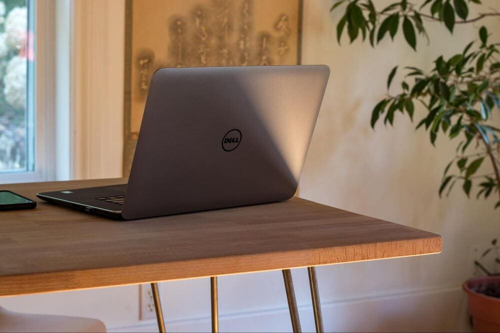 Ce configurație trebuie să aibă un laptop de top marca Dell