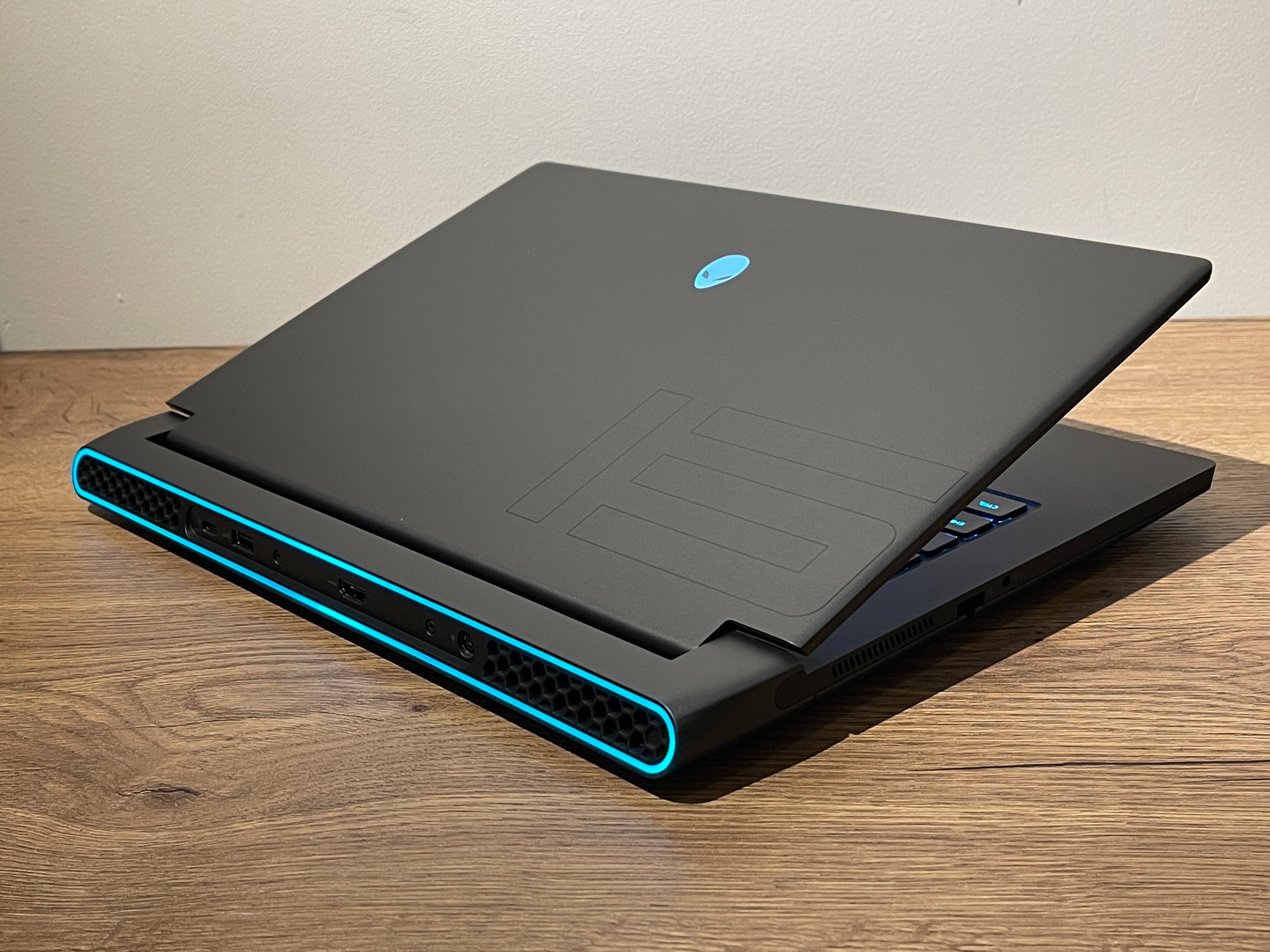 Laptop Gaming Dell Alienware M15 R7 15.6" FHD 165Hz i9-12900H 16GB Nvidia RTX 3070Ti 8GB 1TB SSD | ALIENSTORE