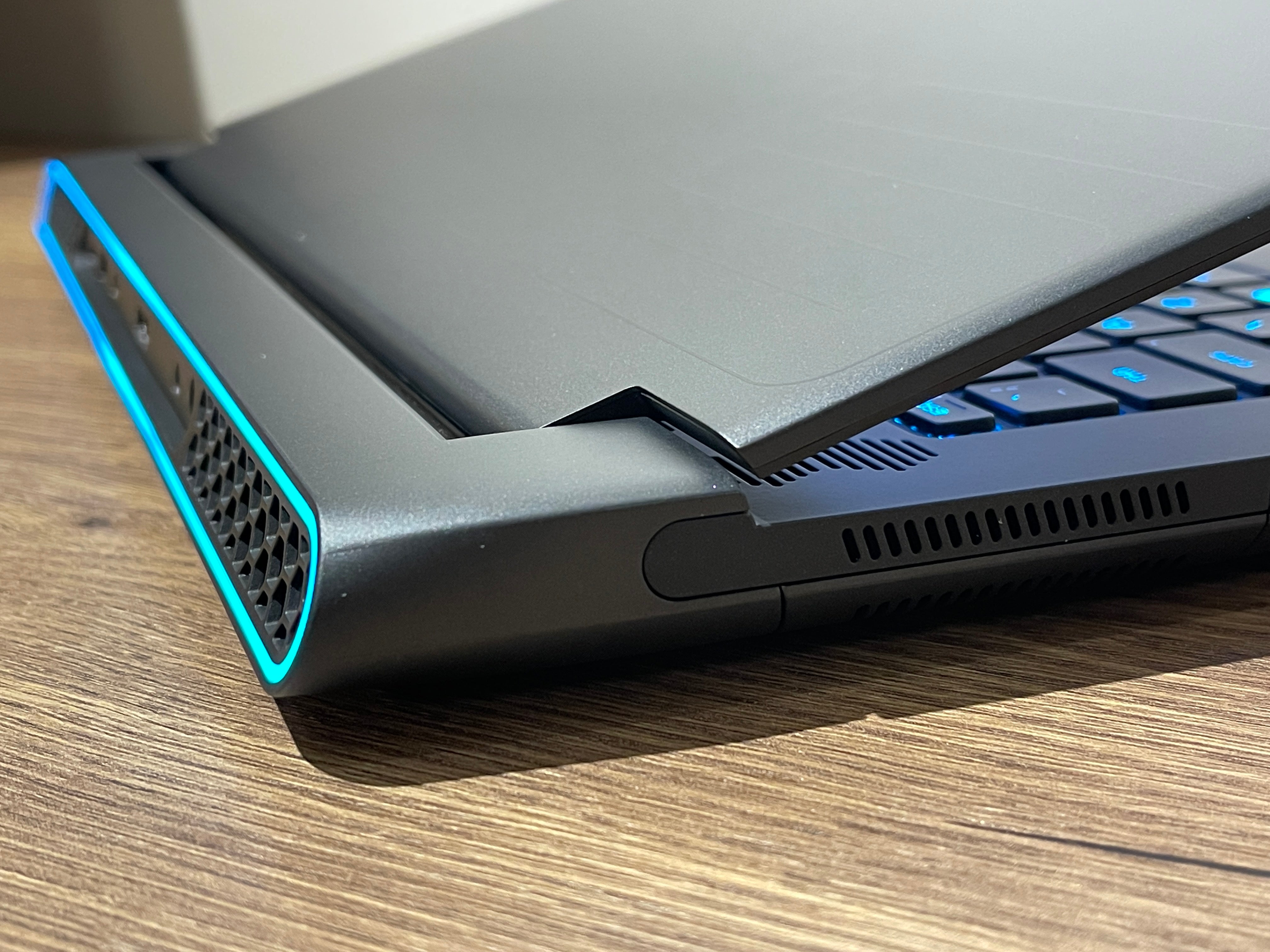 Laptop Gaming Dell Alienware M15 R7 15.6" FHD 165Hz i9-12900H 16GB Nvidia RTX 3070Ti 8GB 1TB SSD | ALIENSTORE