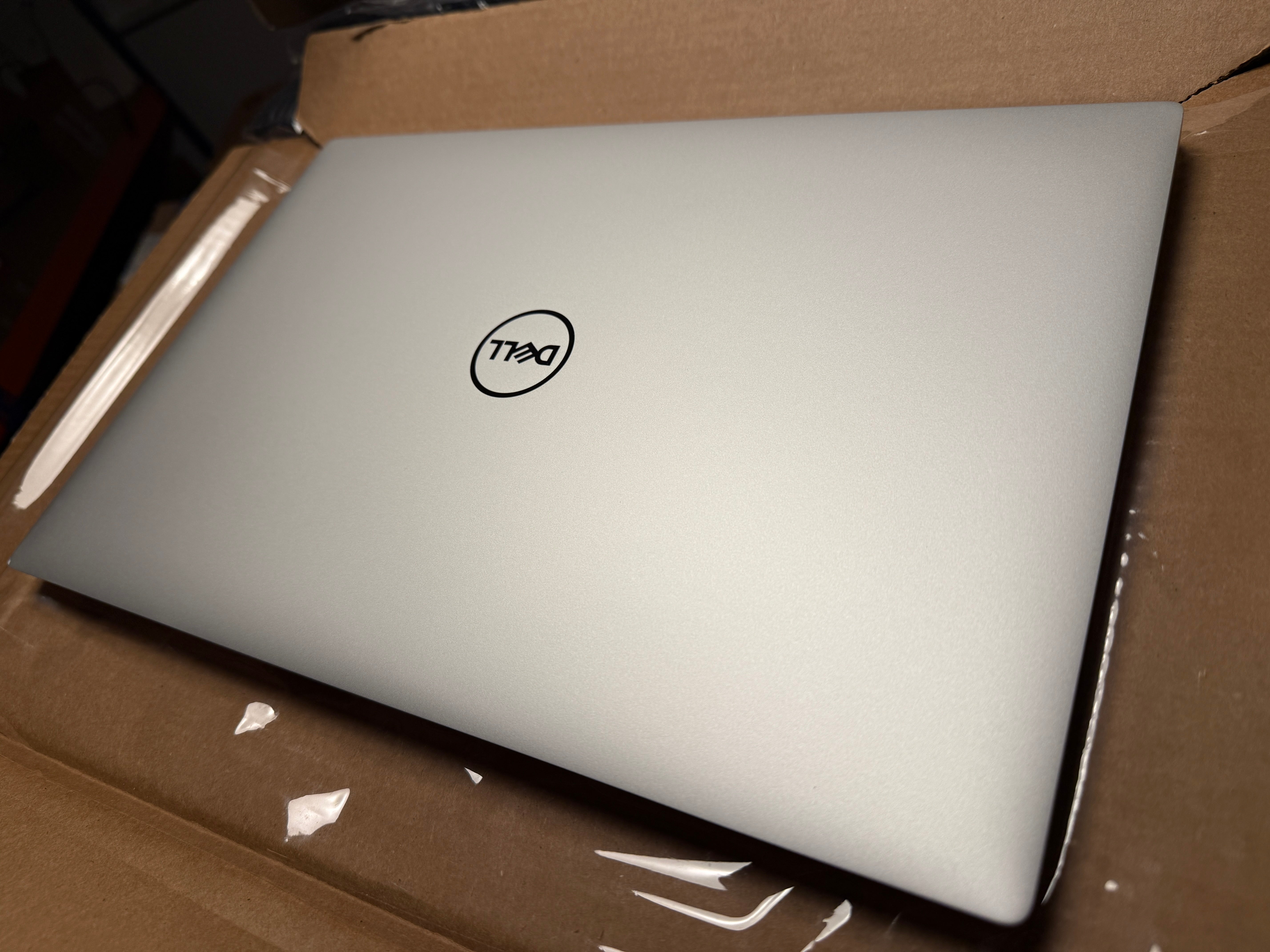 Laptop Ultrabook Dell XPS 16 9640 FHD+ 120Hz Intel Ultra 7 155H 16GB Ram 1TB SSD Win11 Platinum