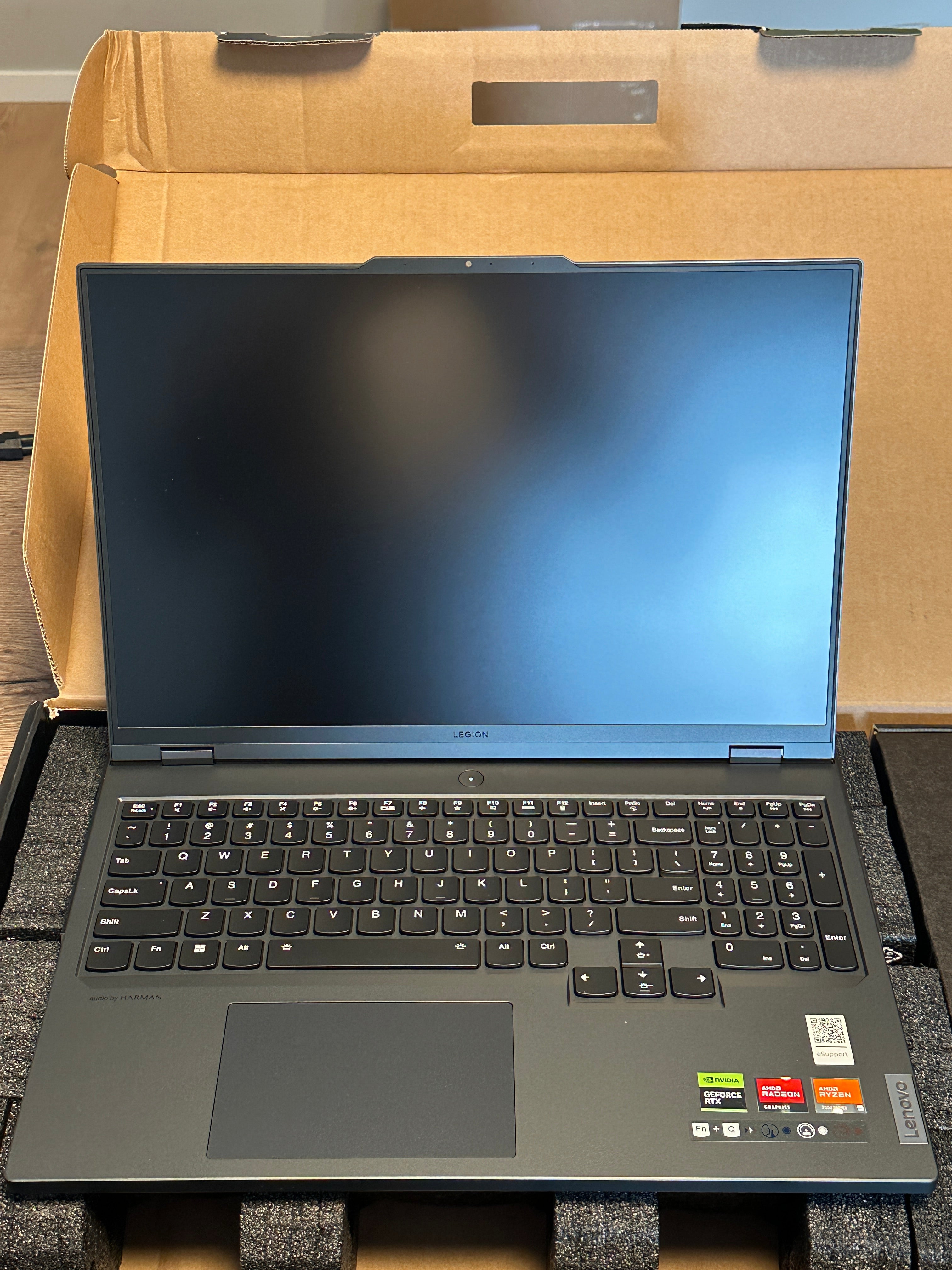 Laptop Gaming Lenovo Legion Pro 7 16ARX8H 16" AMD Ryzen 9 7945HX 32GB Nvidia RTX 4080 12GB 1TB Win11