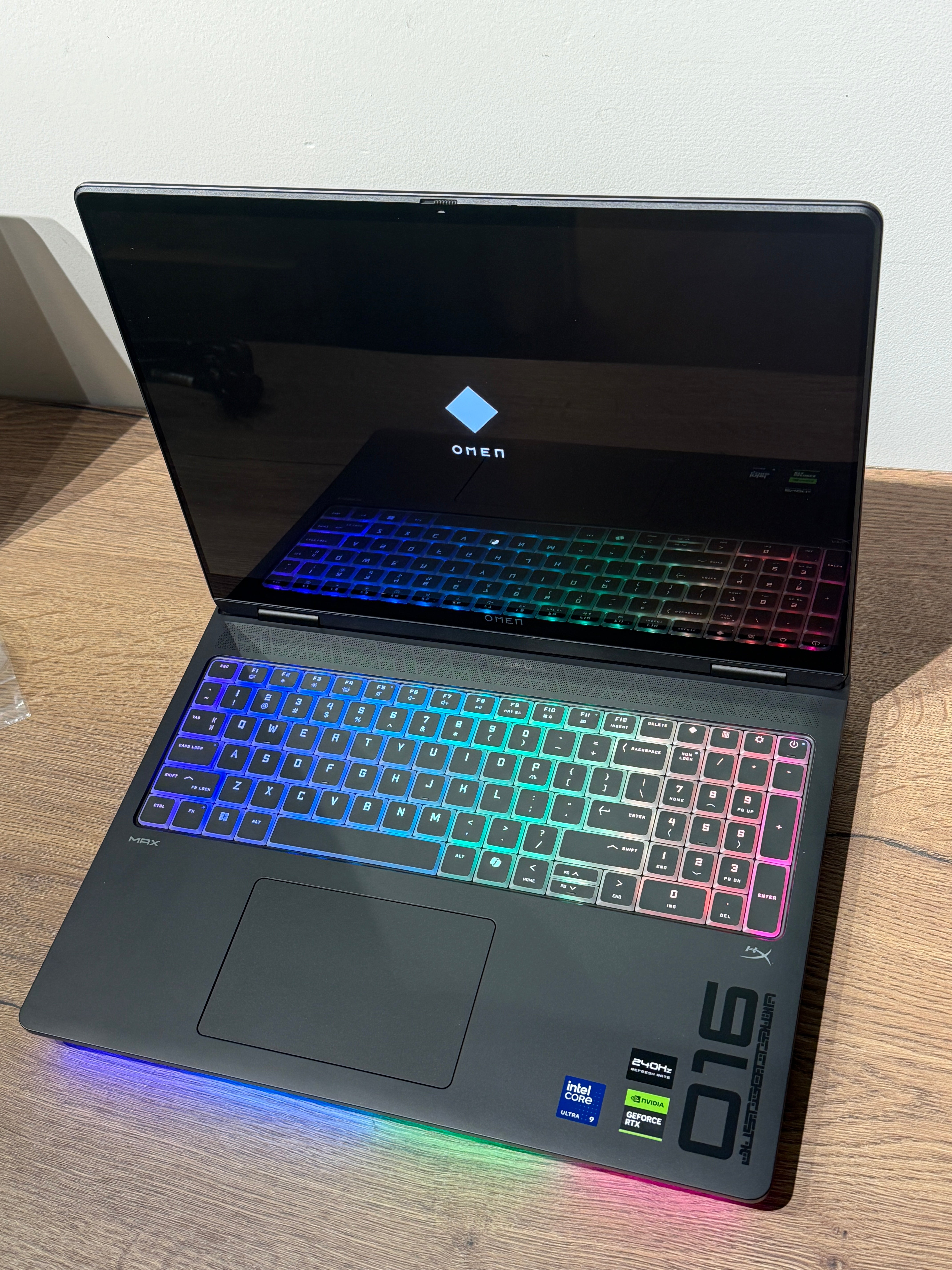 Laptop Gaming HP OMEN MAX 16 WQXGA OLED 240Hz Intel Ultra 9 275HX 32GB Ram NVIDIA RTX 5080 16GB 2TB