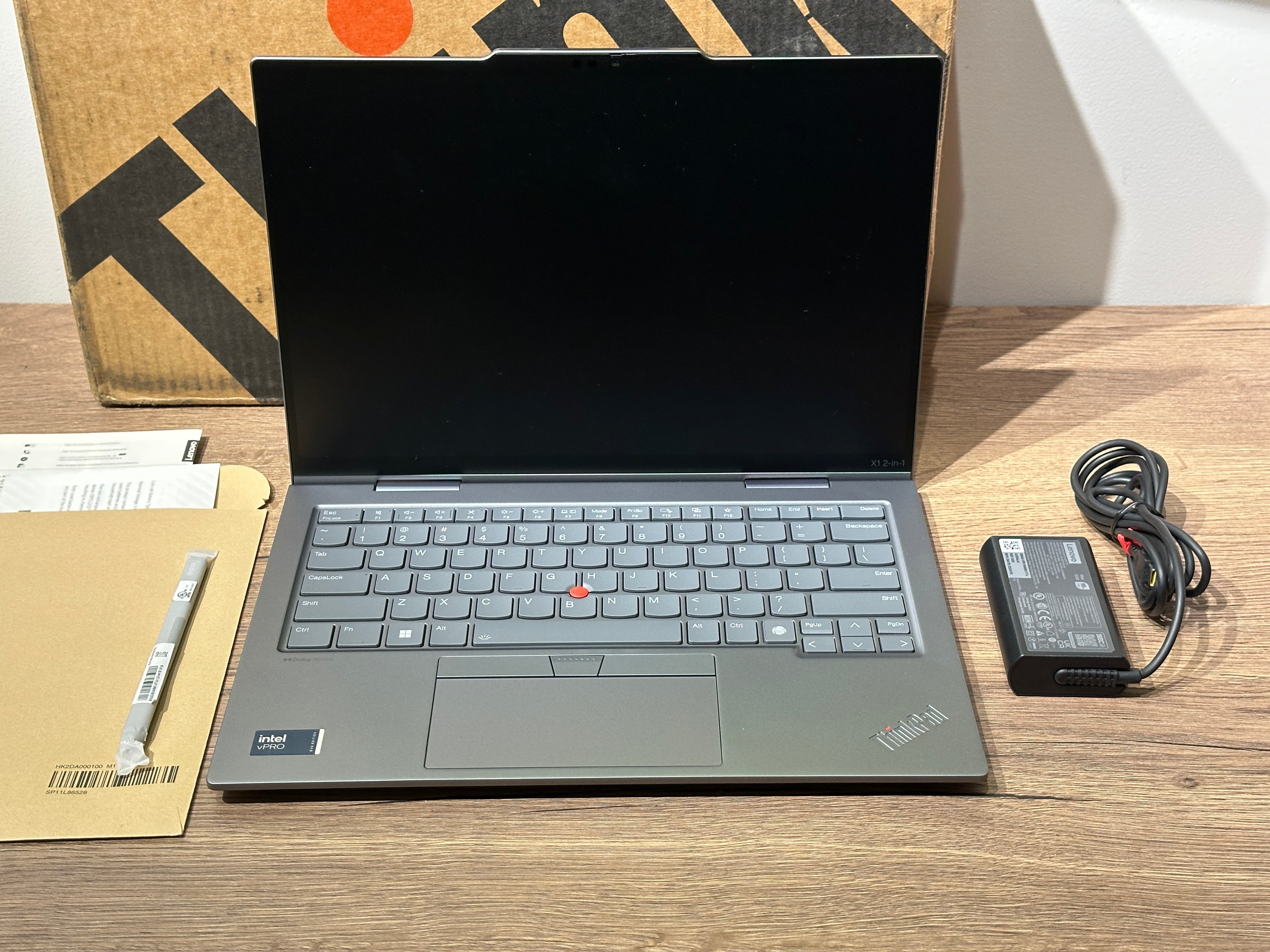 Laptop Lenovo ThinkPad X1 2-in-1 Gen 10 Aura Edition 14" Touch Ultra 7 255U 32GB Ram 1TB SSD Pen