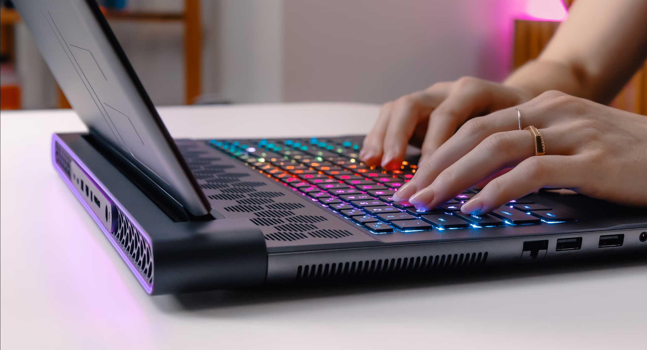 Laptop Gaming Dell Alienware M18 R2 QHD+ 165Hz i7-14700HX 16GB Ram NVIDIA RTX 4070 8GB 1TB SSD