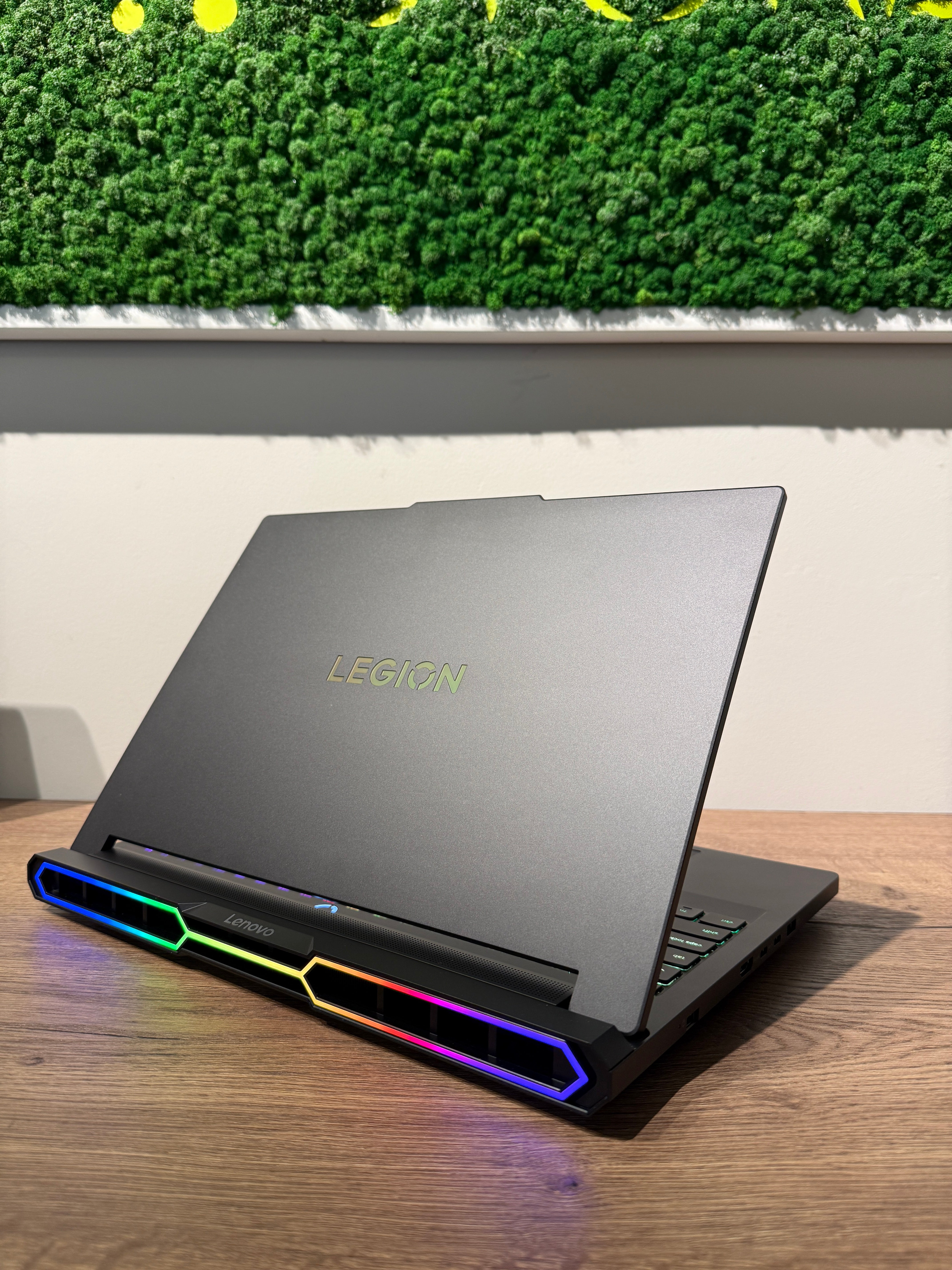 Laptop Gaming Lenovo Legion Pro 7 16IAX10H I AlienStore