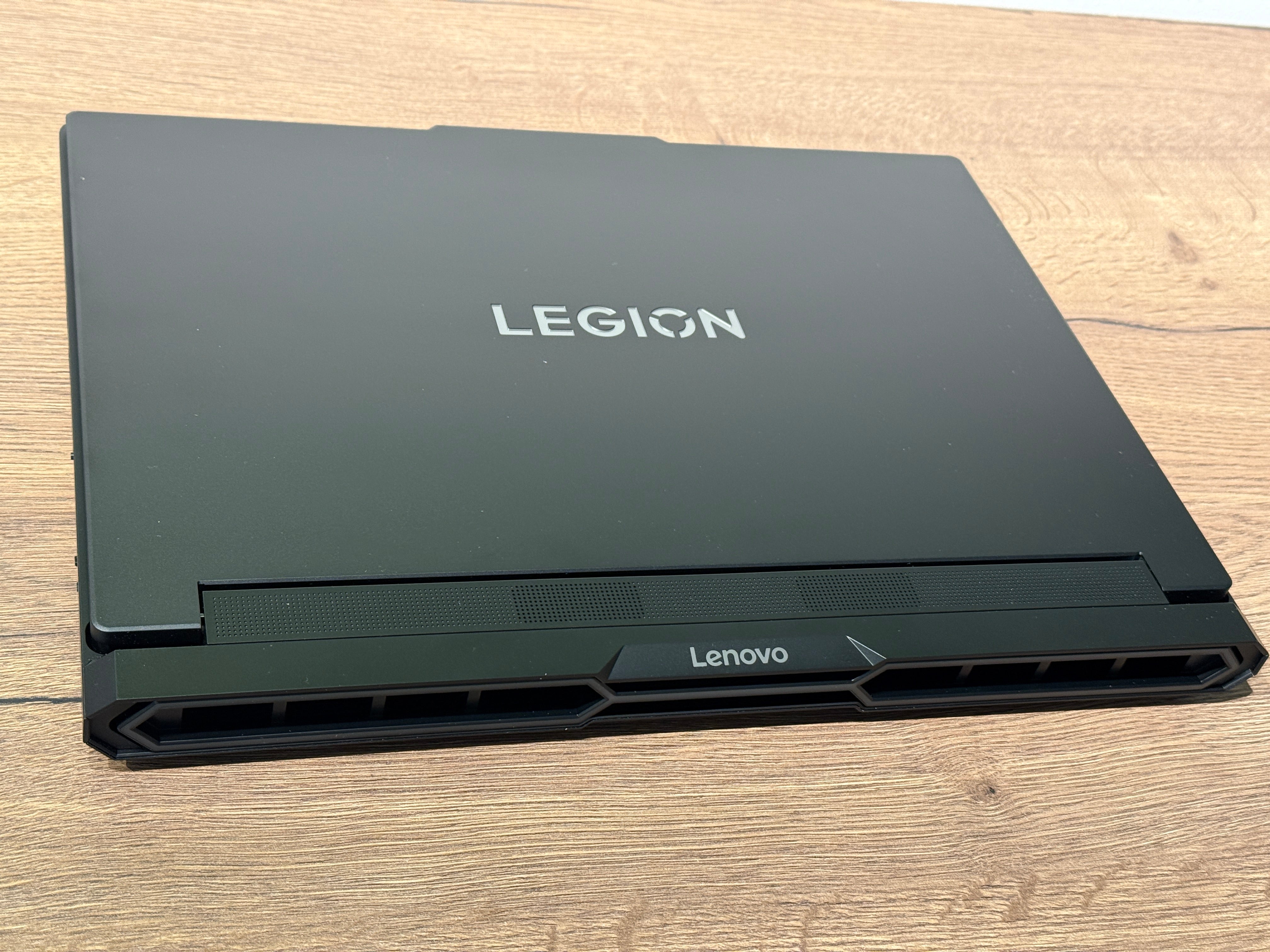 Laptop Gaming Lenovo Legion Pro 7 16IAX10H I AlienStore