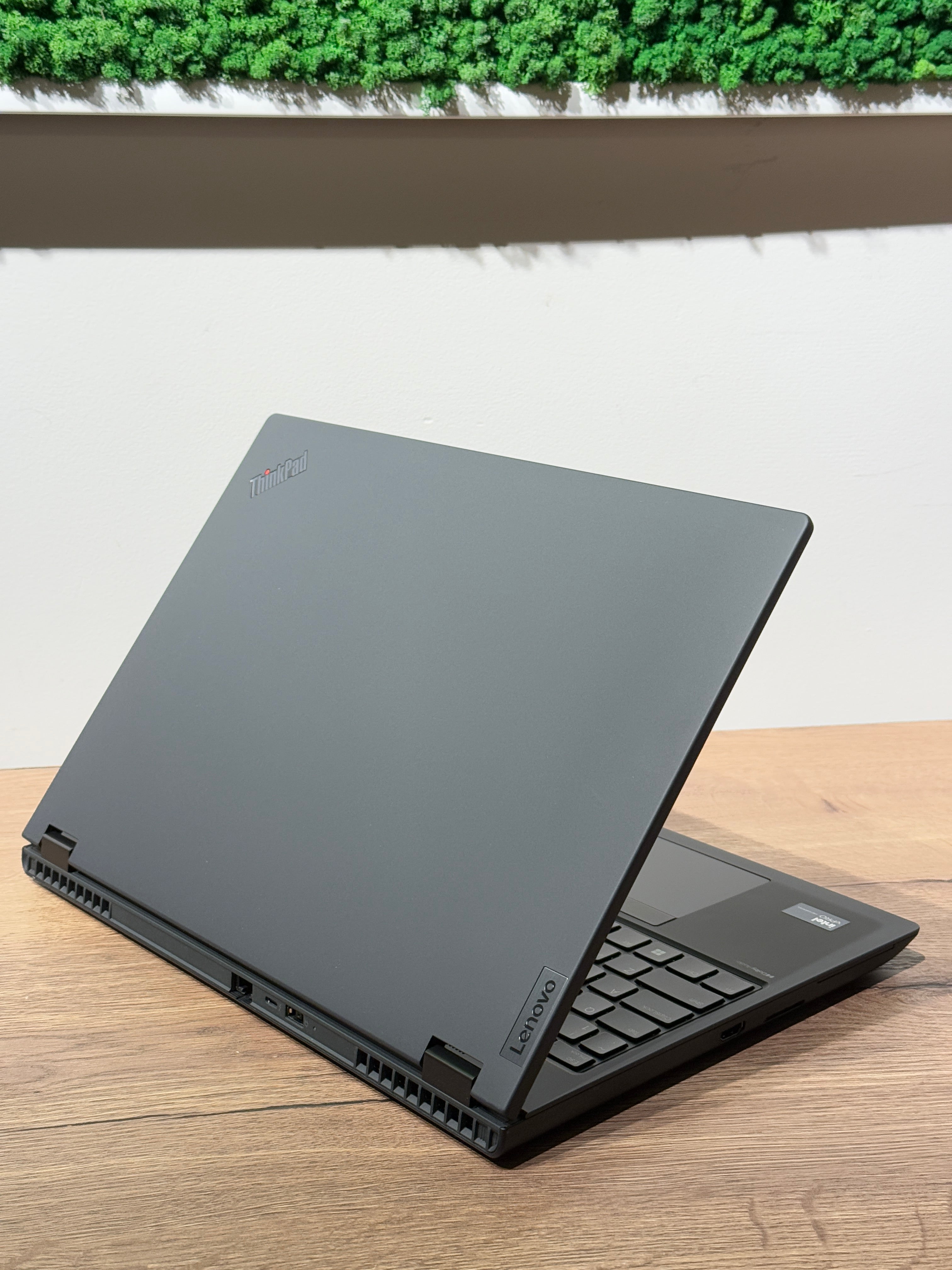 Laptop Lenovo ThinkPad P16v Gen2 16" WQUXGA 800-nits Intel Ultra 7 155H 64GB Ram NVIDIA RTX 2000 1TB