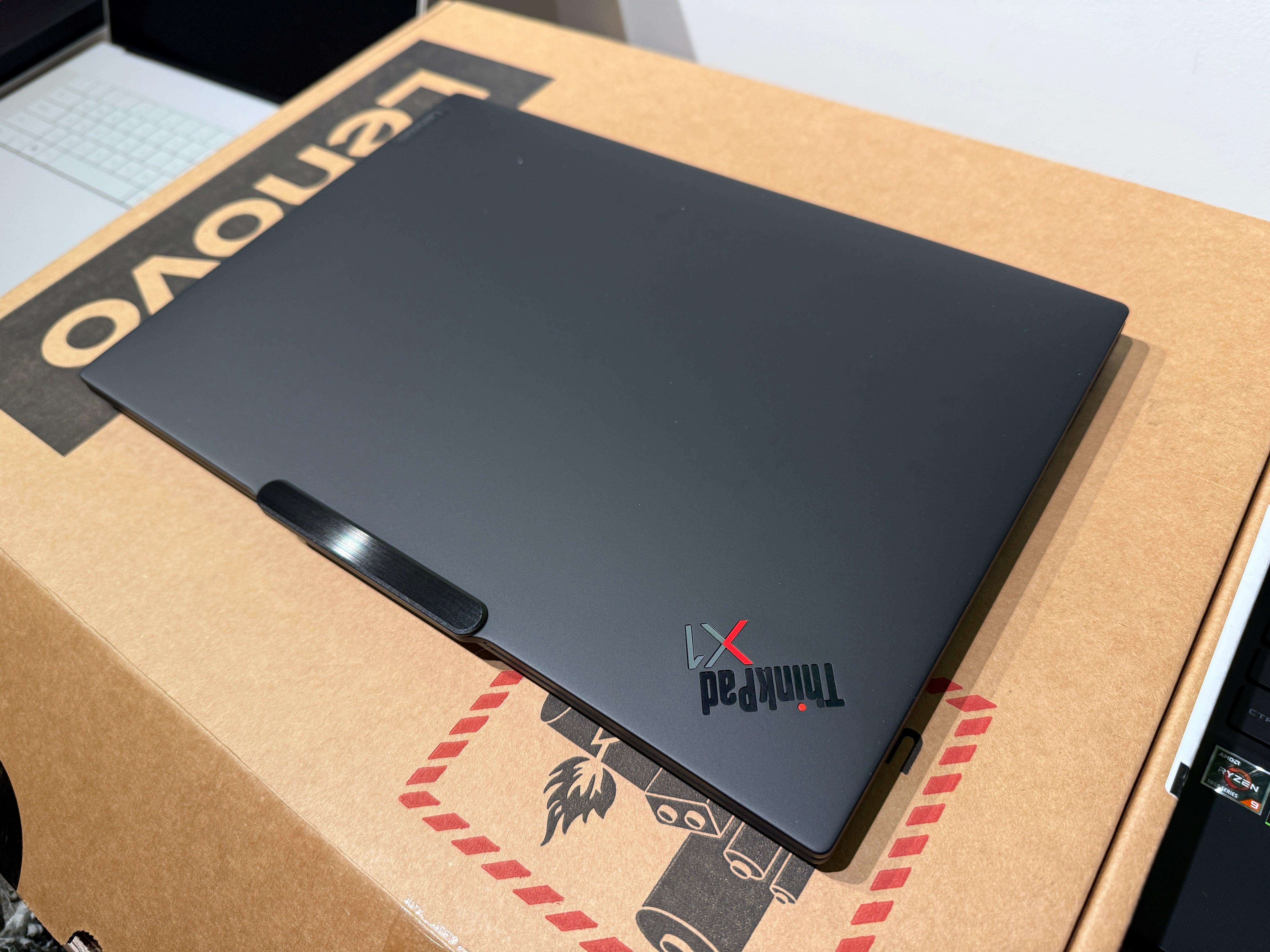 Lenovo ThinkPad X1 Carbon Gen 13 OLED Aura Edition 2TB | AlienStore