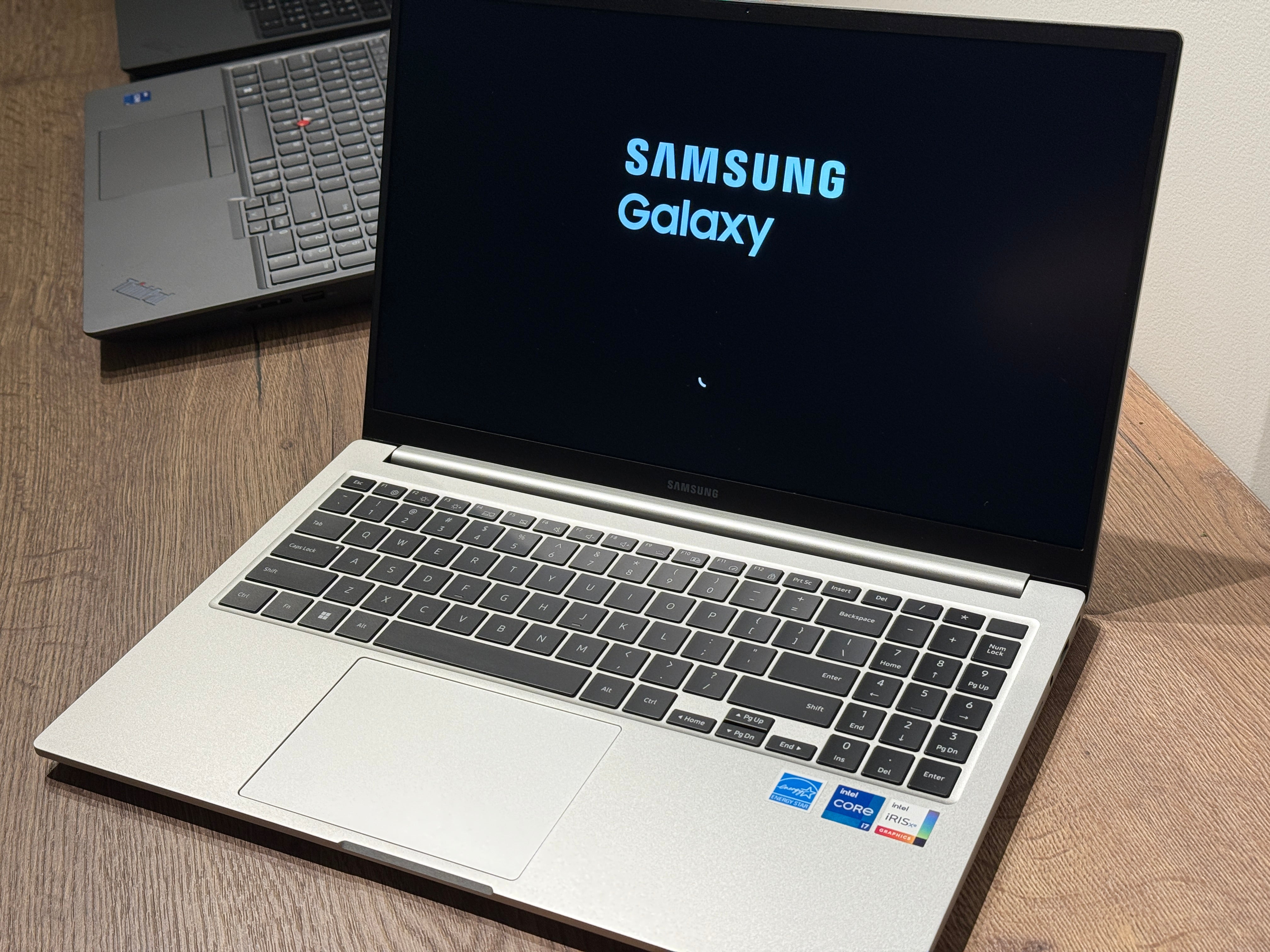Ultrabook Samsung Galaxy Book 3 15.6" FHD Intel i7-1355U 16GB 512GB Win11 Silver