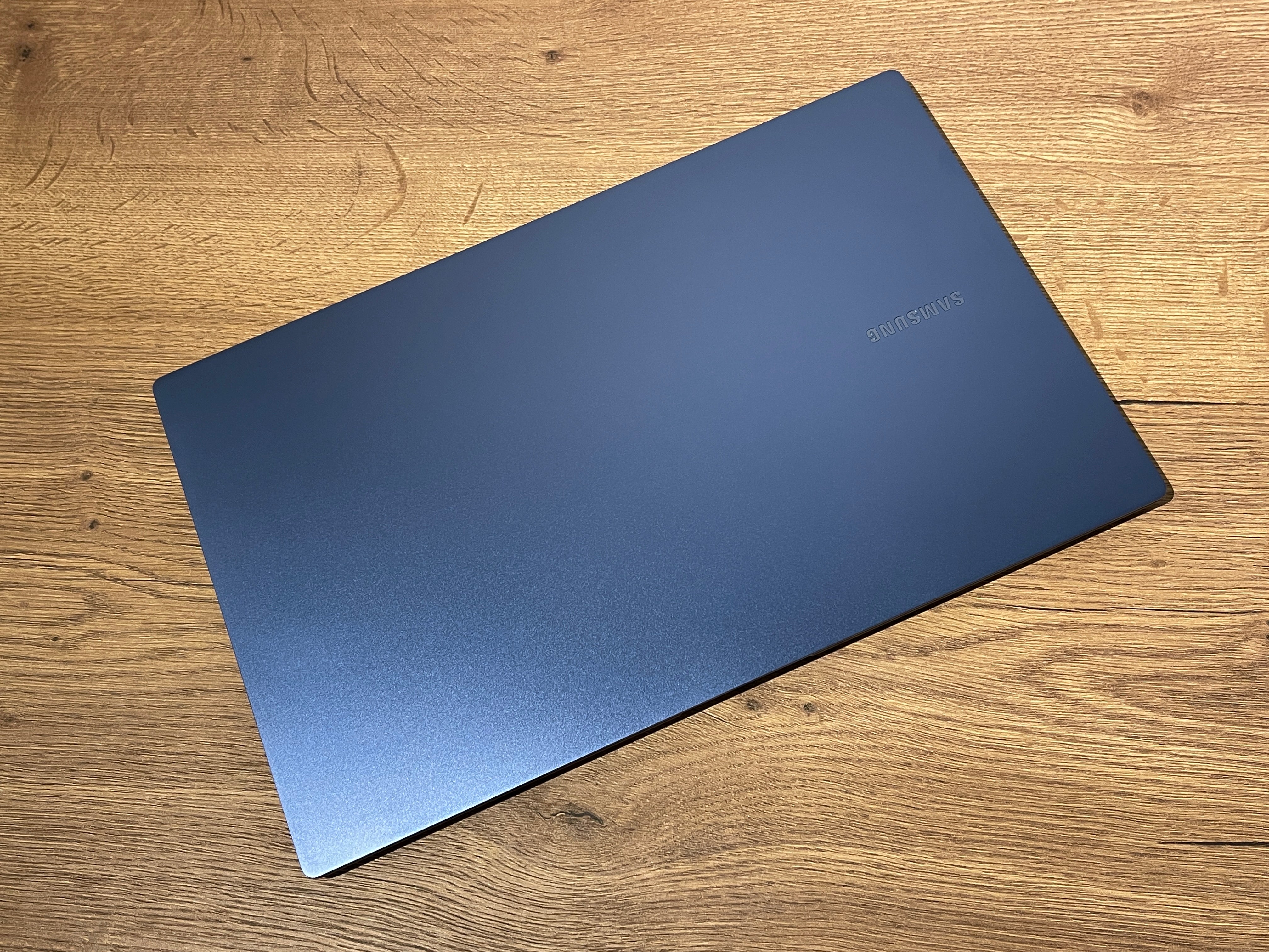 Ultrabook Samsung Galaxy Book Pro 15 AMOLED Intel EVO i7-1165G7 16GB 1TB Iris XE 1kg 11mm 20 ore | ALIENSTORE