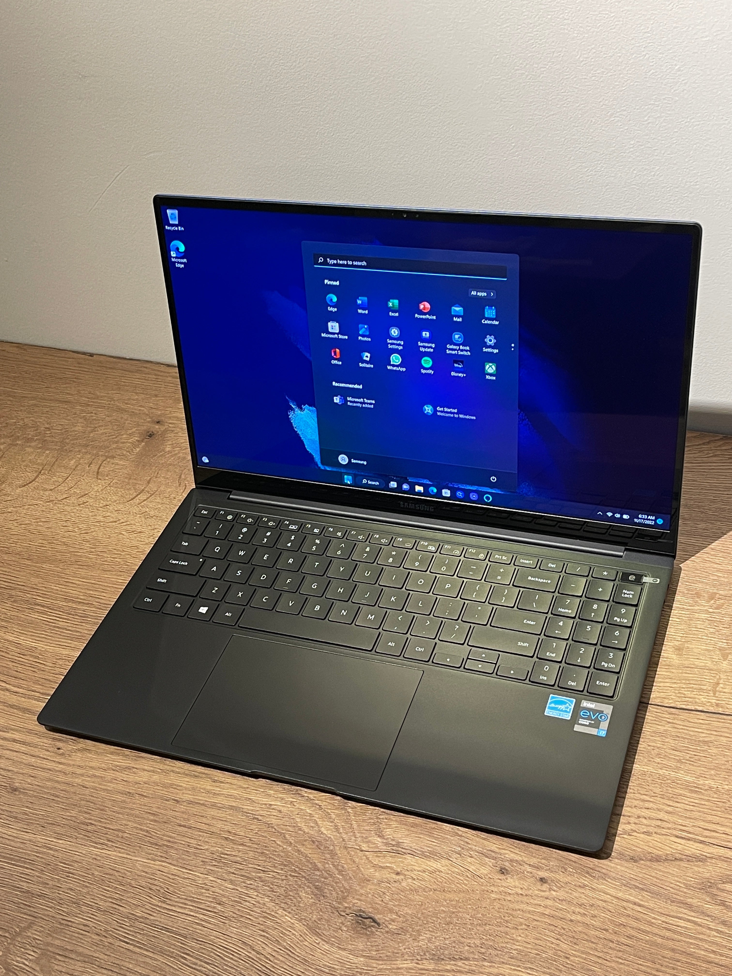 Ultrabook Samsung Galaxy Book Pro 15 AMOLED Intel EVO i7-1165G7 16GB 1TB Iris XE 1kg 11mm 20 ore | ALIENSTORE