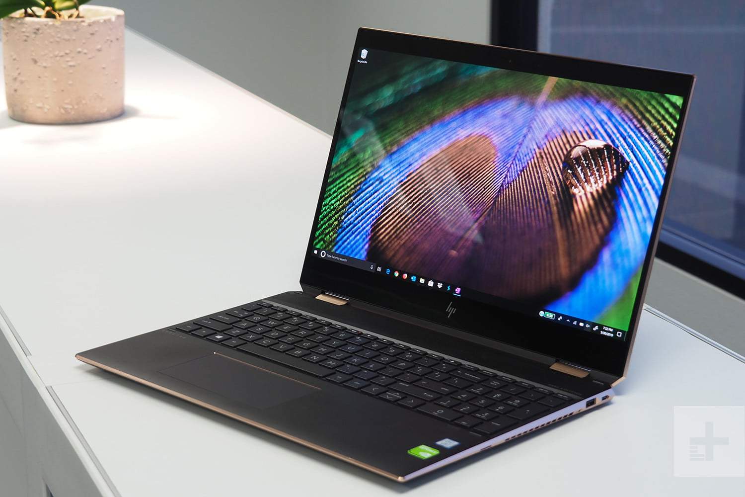 Laptop HP Spectre X360 2-in-1 15.6" UHD OLED i7-8565U 16GB Nvidia MX150 1TB SSD + 32GB 3D XPOINT